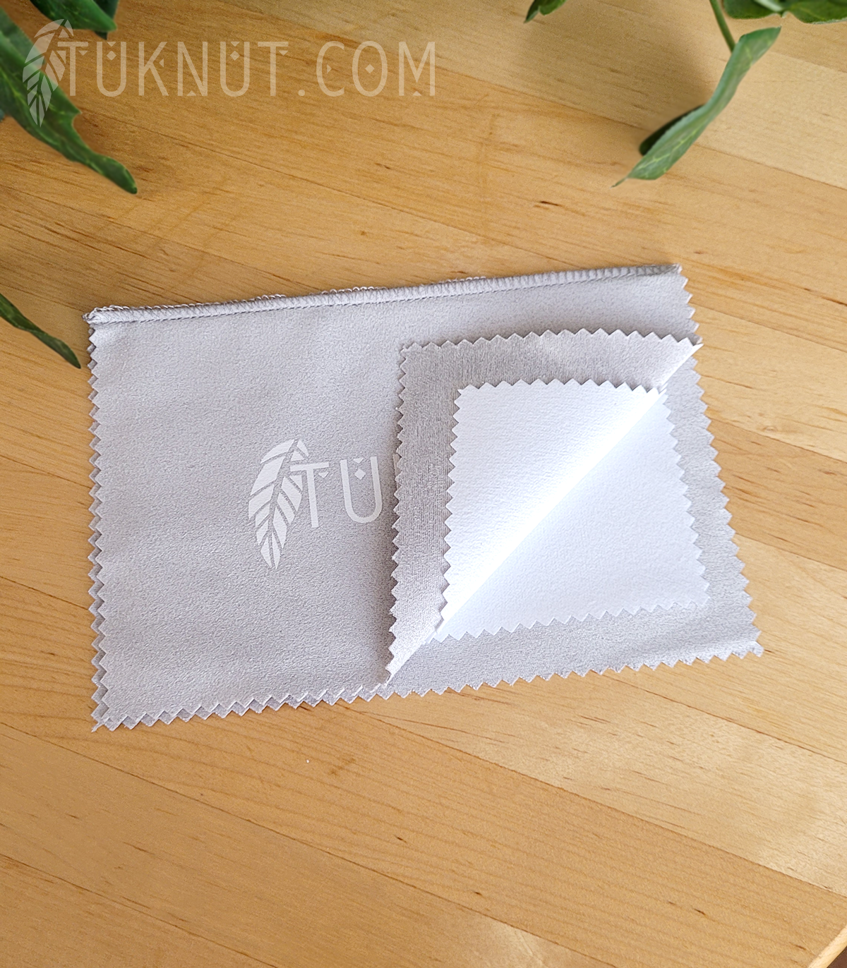 Chiffon pour nettoyer et polir les bijoux (couleur : gris et blanc). TUKNUT