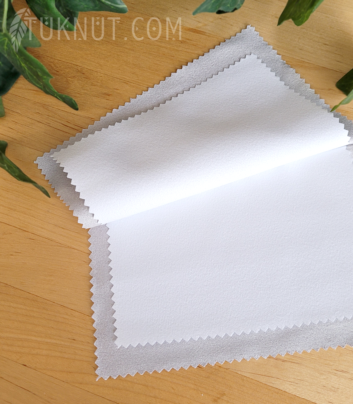 Chiffon pour nettoyer et polir les bijoux (couleur : gris et blanc). TUKNUT