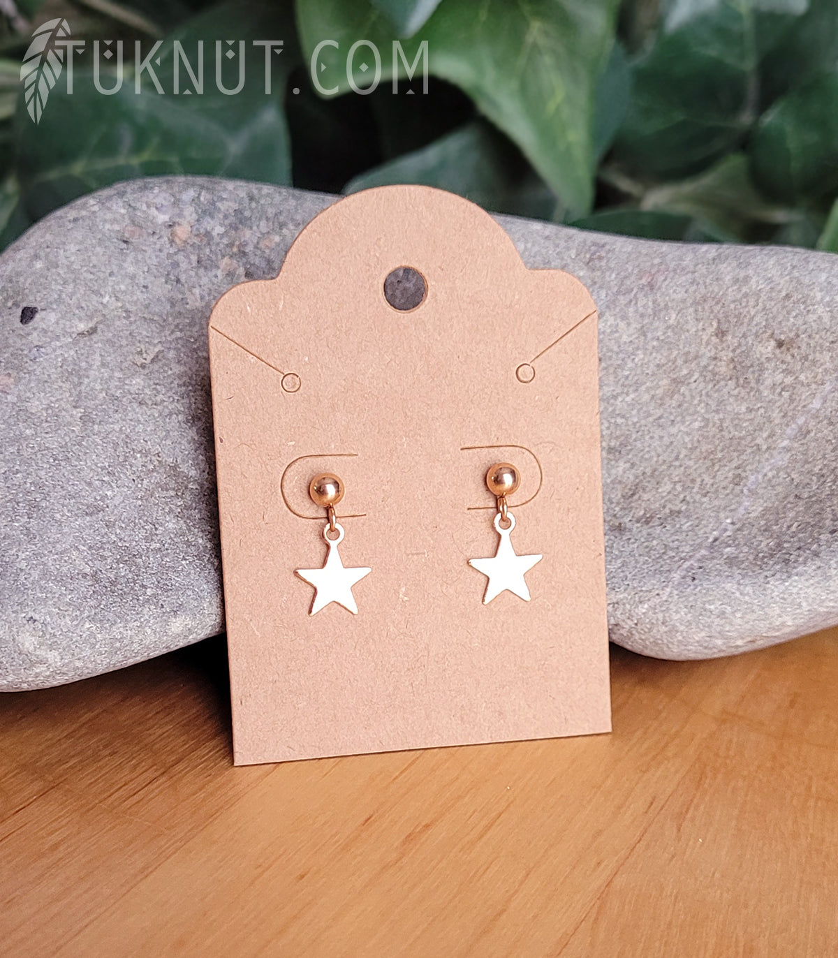 Boucles d'oreilles (tiges et papillons) d'inspiration autochtone; avec pendentifs (étoile) en acier inoxydable (couleur : or rose) TUKNUT