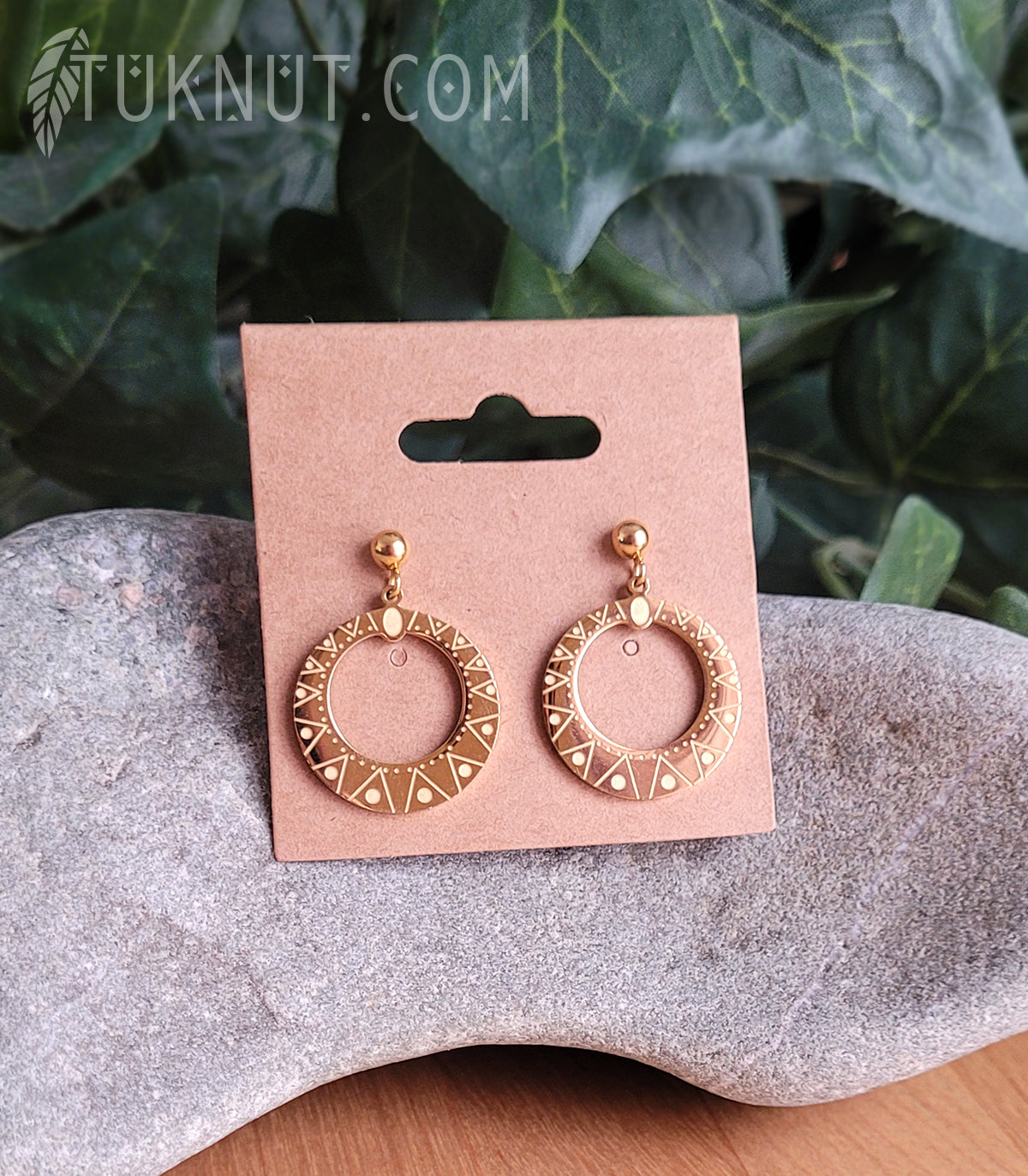 Boucles d'oreilles (tiges et papillons) d'inspiration autochtone; en acier inoxydable avec pendentifs (soleil) (couleur : or) TUKNUT