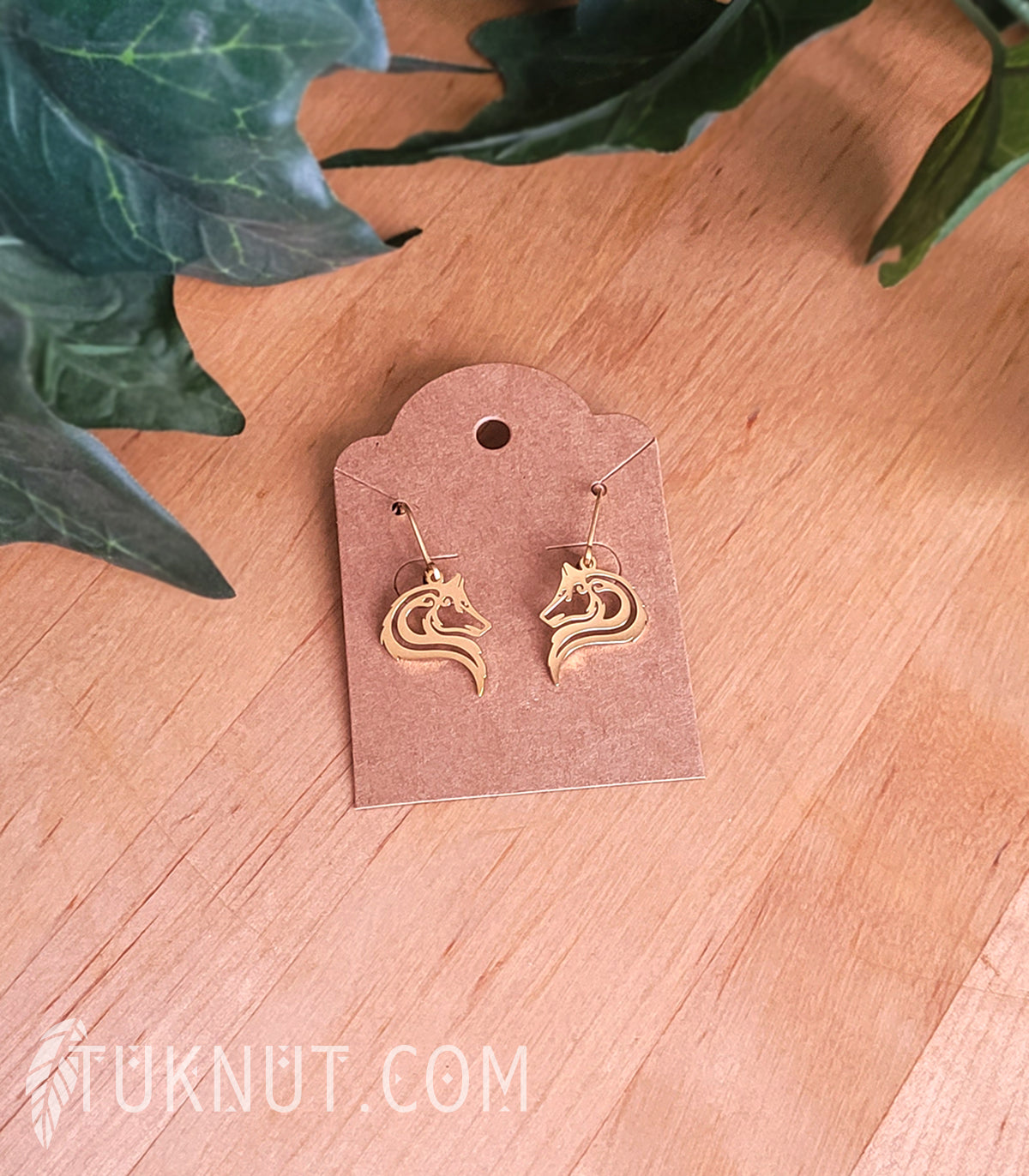 Boucles d'oreilles (à levier) d'inspiration autochtone; avec pendentifs (Loup) en acier inoxydable (couleur : or) TUKNUT