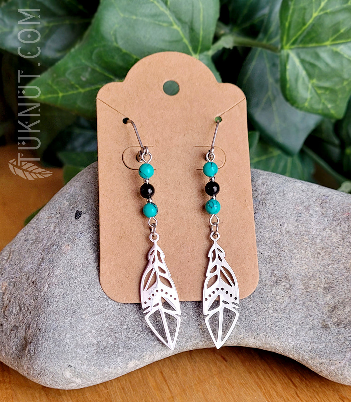 Boucles d'oreilles (à levier) d'inspiration autochtone avec pendentifs (Plume) en acier inoxydable avec turquoise et onyx (couleurs : turquoise, noir et argent) TUKNUT