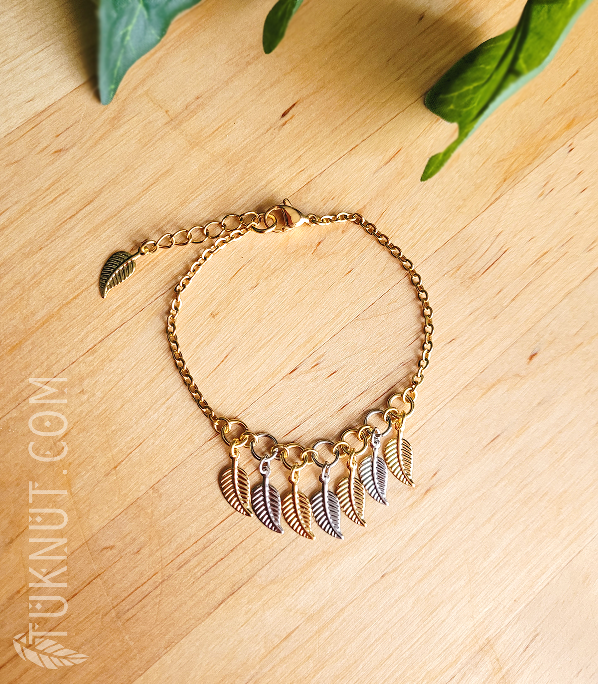 Bracelet d'inspiration autochtone en acier inoxydable avec petites feuilles dorées et argentées (couleurs : or et argent) TUKNUT