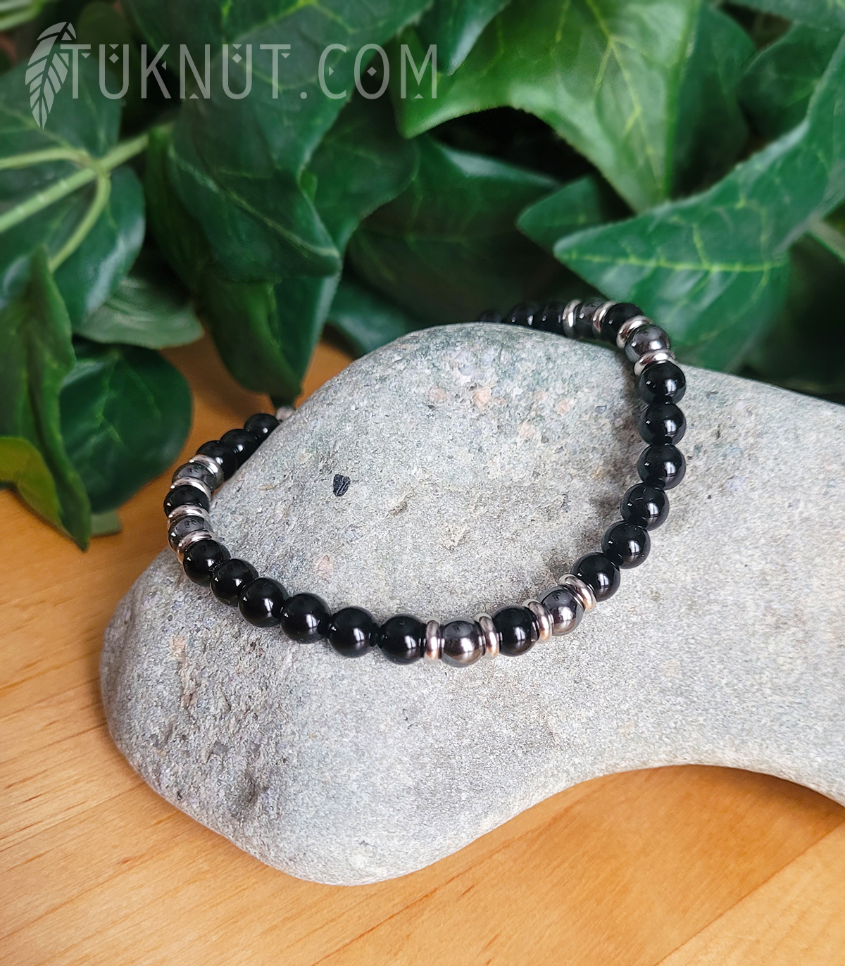 Bracelet d'inspiration autochtone en acier inoxydable avec onyx et hématite (couleurs : noir, argent et gris) TUKNUT
