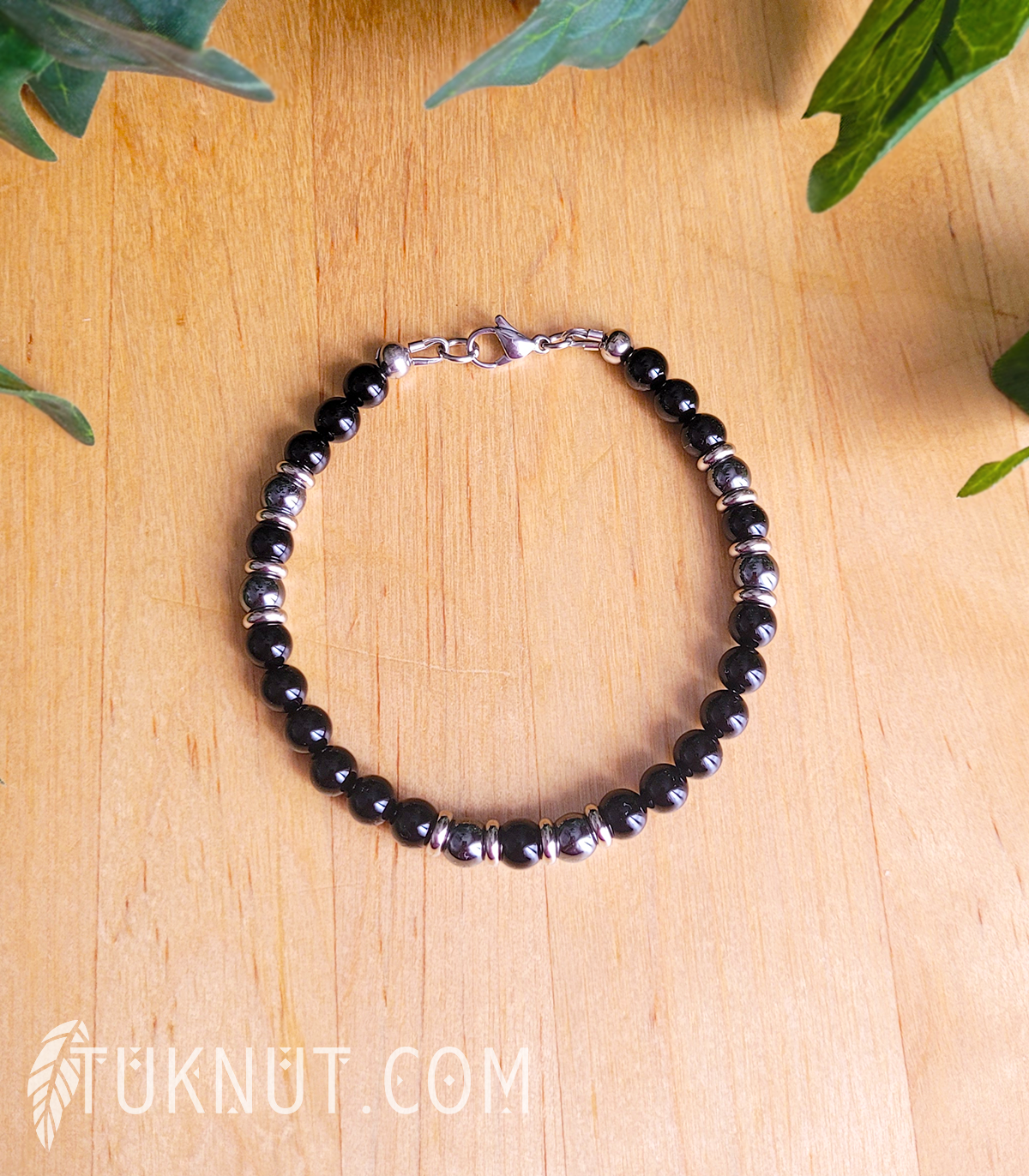 Bracelet d'inspiration autochtone en acier inoxydable avec onyx et hématite (couleurs : noir, argent et gris) TUKNUT
