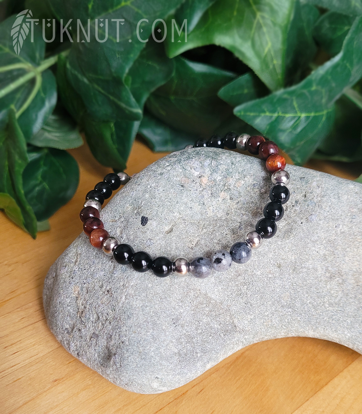 Bracelet d'inspiration autochtone en acier inoxydable avec onyx, oeil de tigre et labradorite (couleurs : noir, brun/rouge, gris et argent) TUKNUT