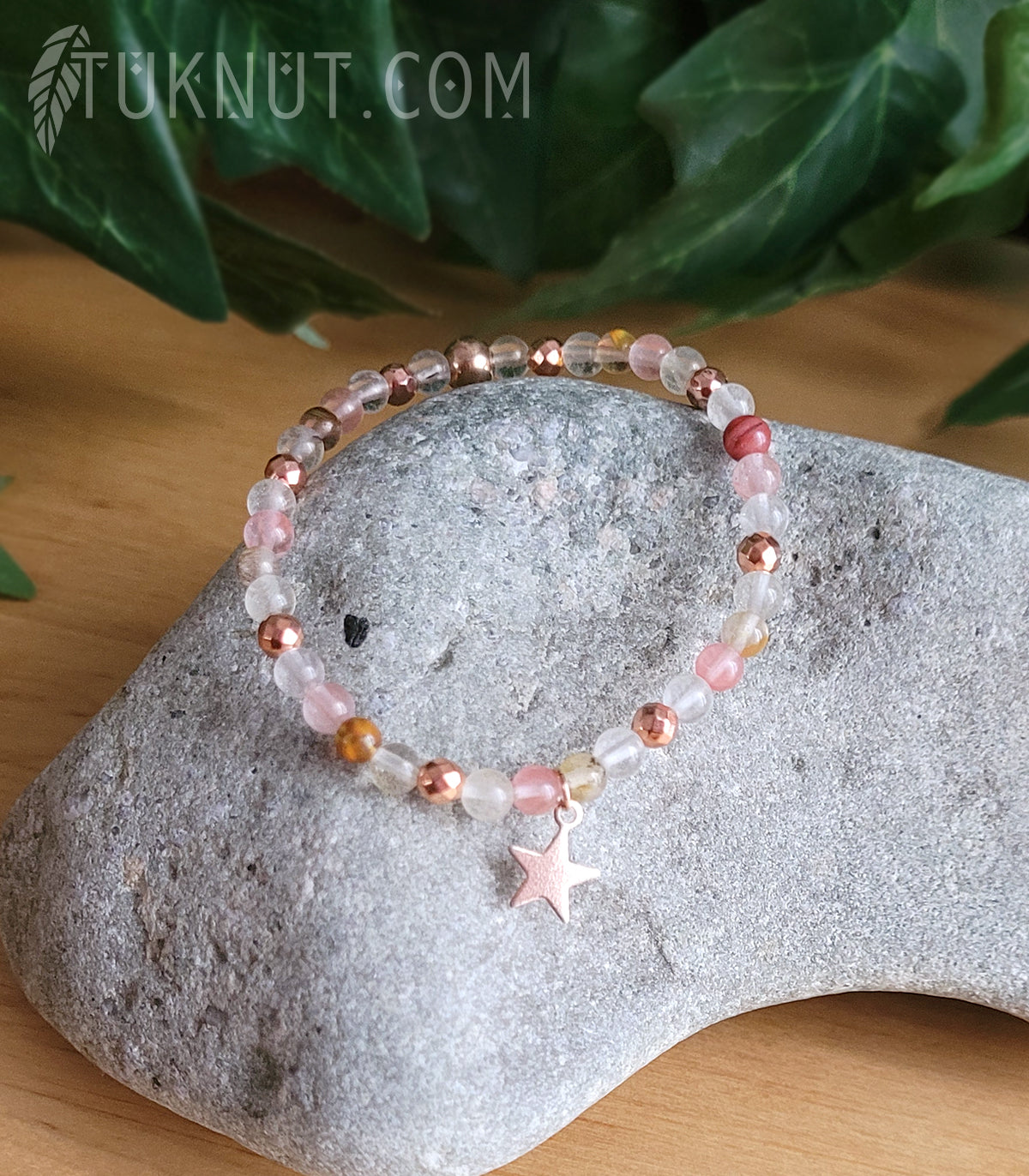 Bracelet extensible d'inspiration autochtone; avec quartz, hématite et breloque (étoile) en acier inoxydable (couleurs : rose, blanc clair, brun et or rose) TUKNUT