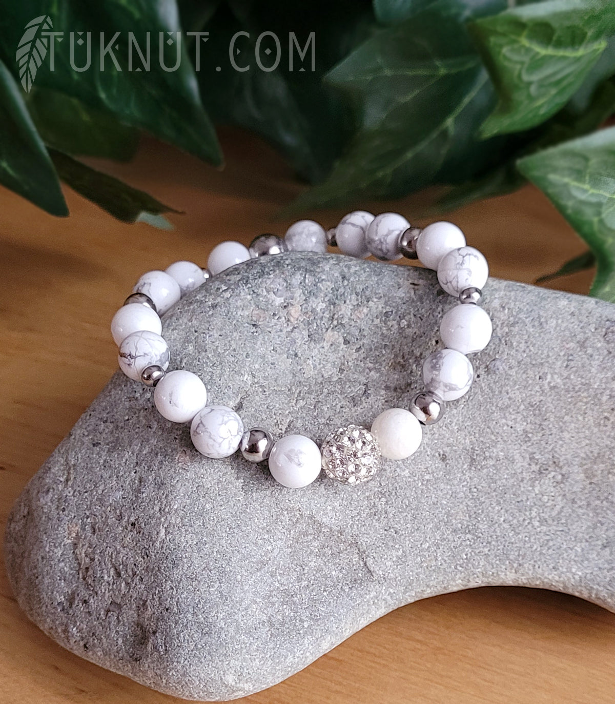 Bracelet extensible avec howlite, acier inoxydable et bille Shamballa (cristal) (couleurs : blanc, gris et argent) TUKNUT