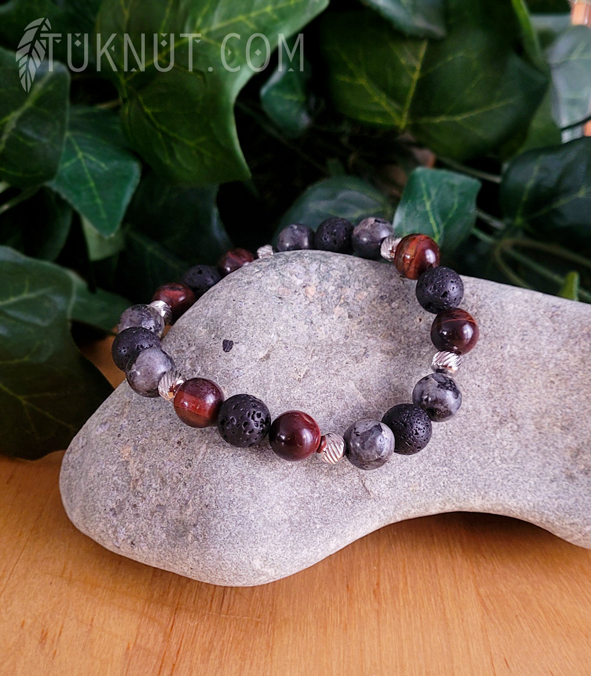Bracelet extensible d'inspiration autochtone avec pierre volcanique, labradorite, oeil de tigre et acier inoxydable (couleurs : noir, gris, brun/rouge et argent) TUKNUT