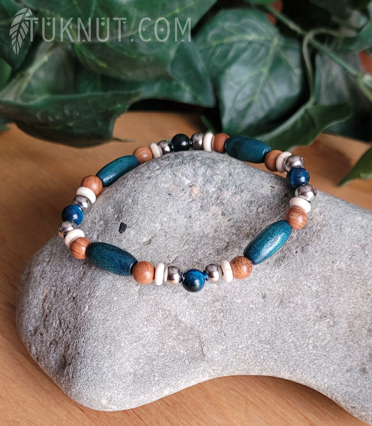 Bracelet extensible d'inspiration autochtone avec bois Mala, oeil de tigre, turquoise et acier inoxydable (couleurs : brun pâle, bleu, beige et argent) TUKNUT