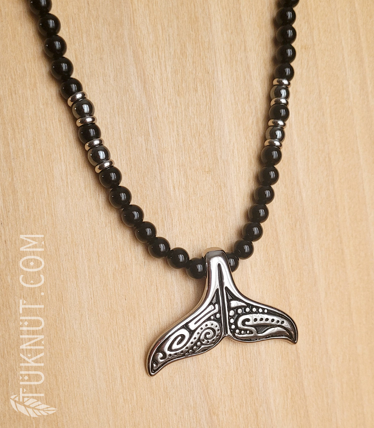 Collier Queue de baleine et onyx • C102