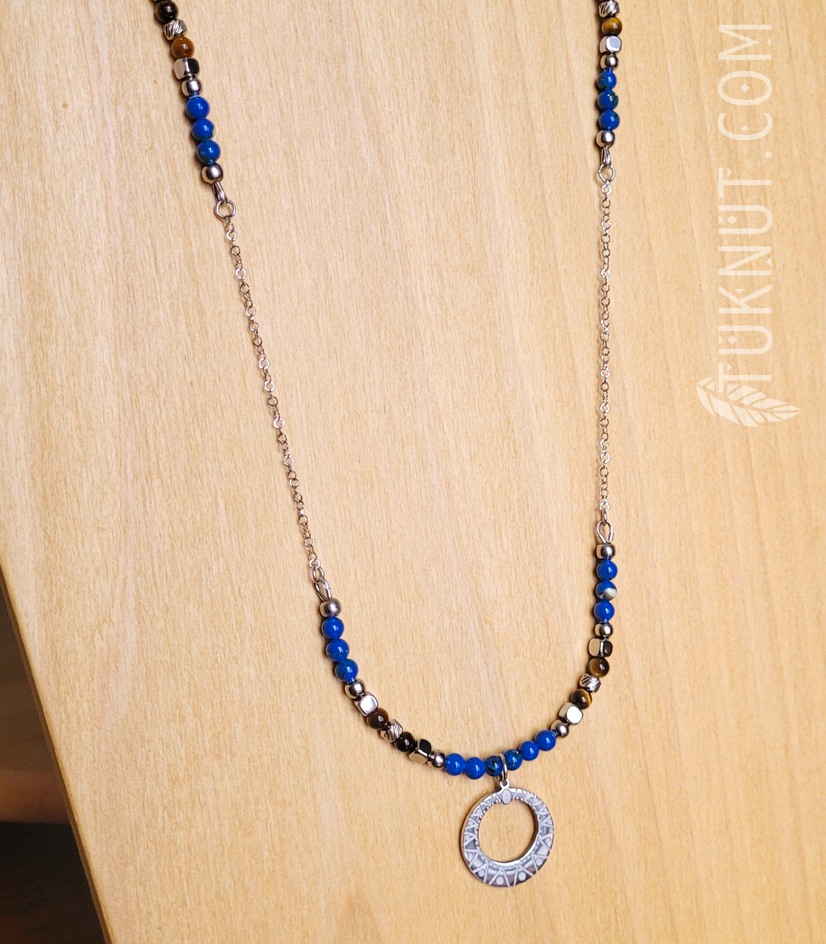 Collier d'inspiration autochtone avec pendentif (soleil) en acier inoxydable avec turquoise et oeil de tigre (couleurs : argent, bleu et brun) TUKNUT