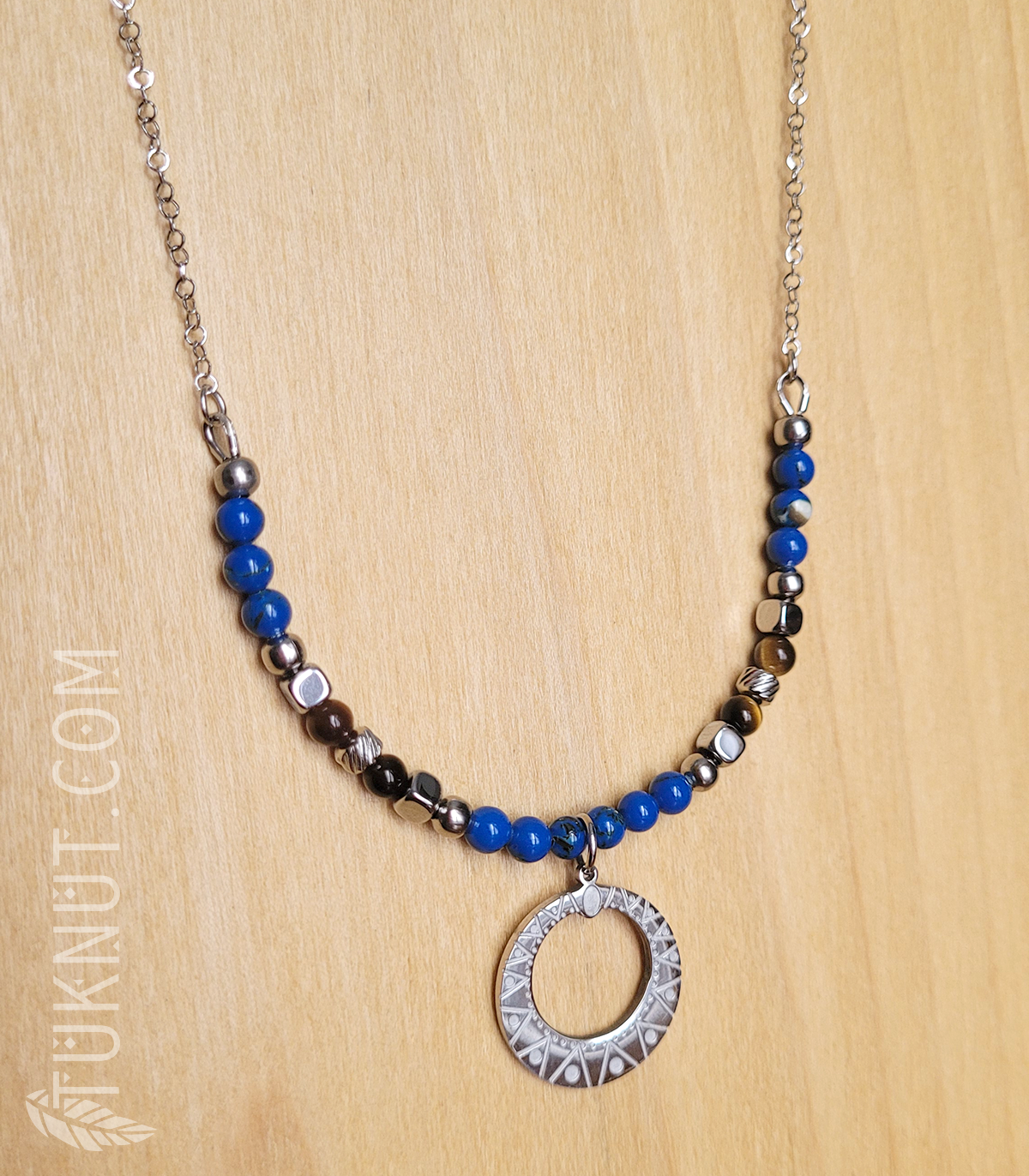 Collier d'inspiration autochtone avec pendentif (soleil) en acier inoxydable avec turquoise et oeil de tigre (couleurs : argent, bleu et brun) TUKNUT