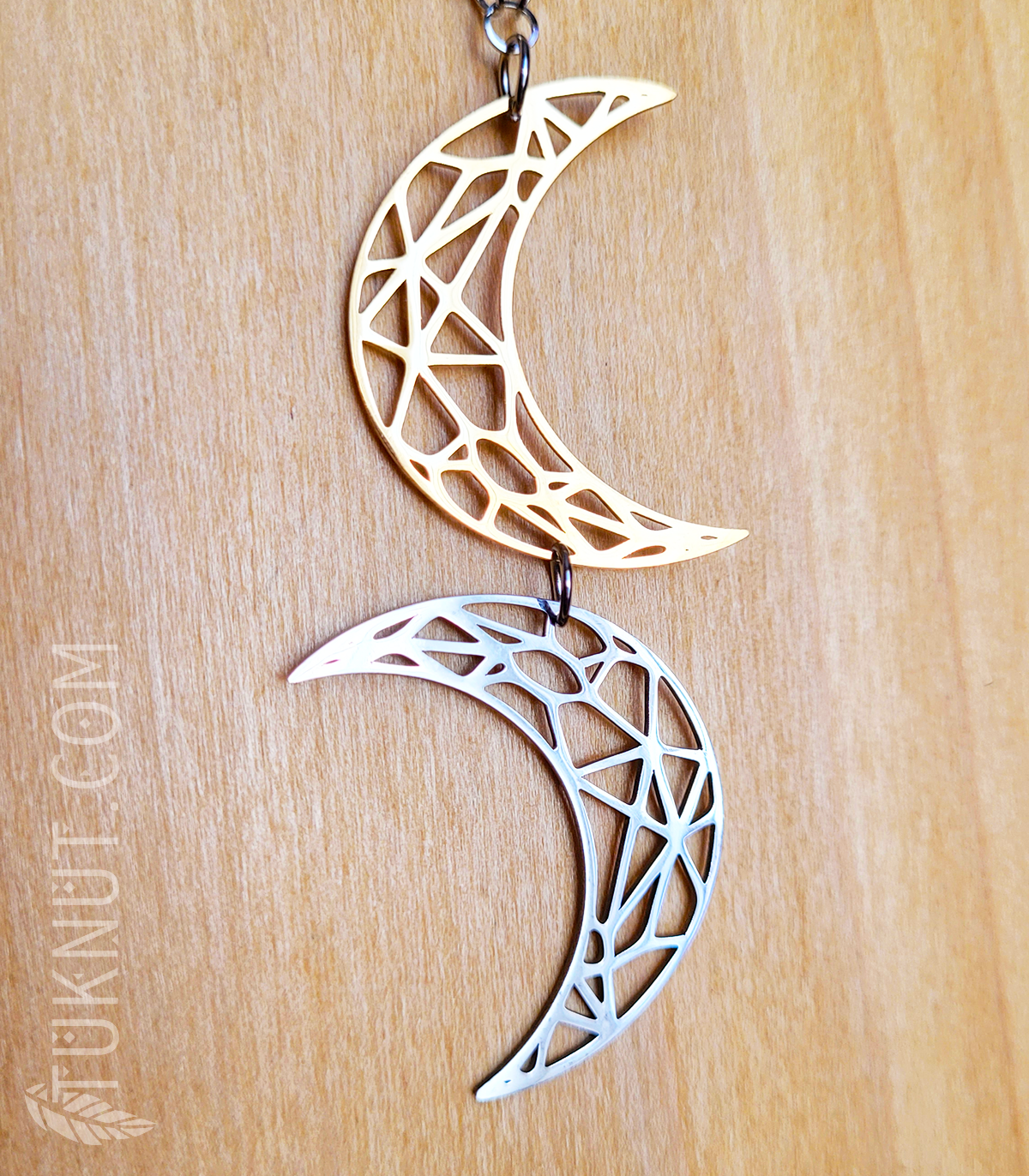 Collier d'inspiration autochtone en acier inoxydable avec pendentifs (lune) (couleurs : argent et or) TUKNUT