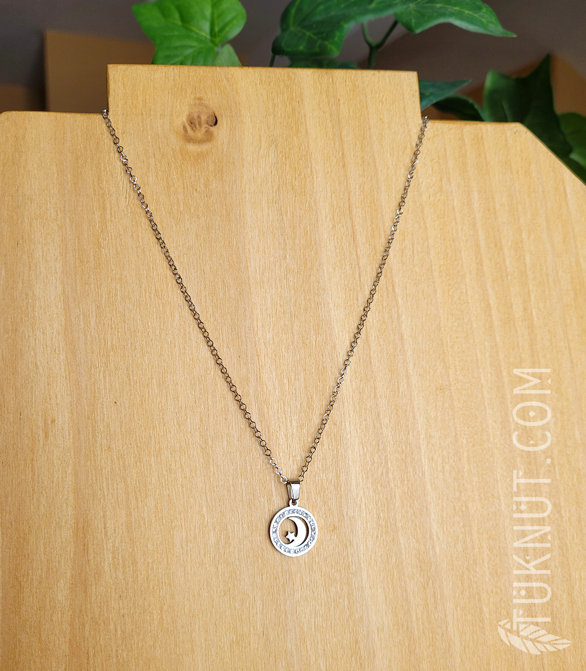 Collier d'inspiration autochtone avec pendentif (lune et étoile avec cristaux) en acier inoxydable (couleurs : argent, transparent et blanc) TUKNUT