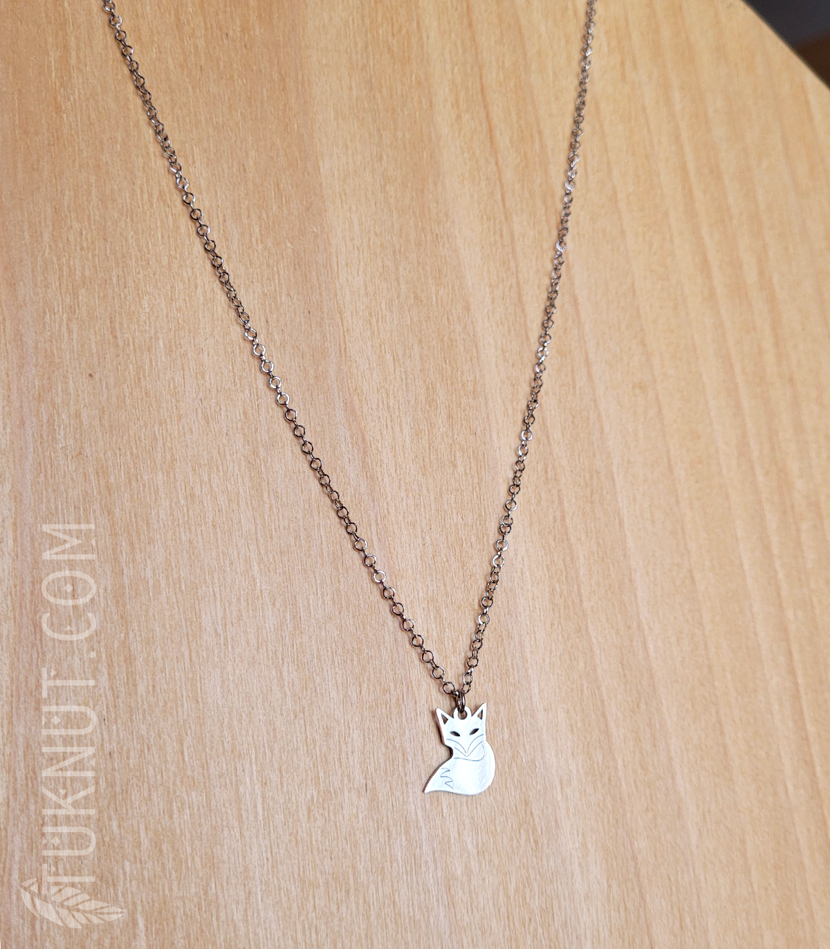 Collier d'inspiration autochtone avec pendentif (renard) en acier inoxydable (couleur : argent) TUKNUT