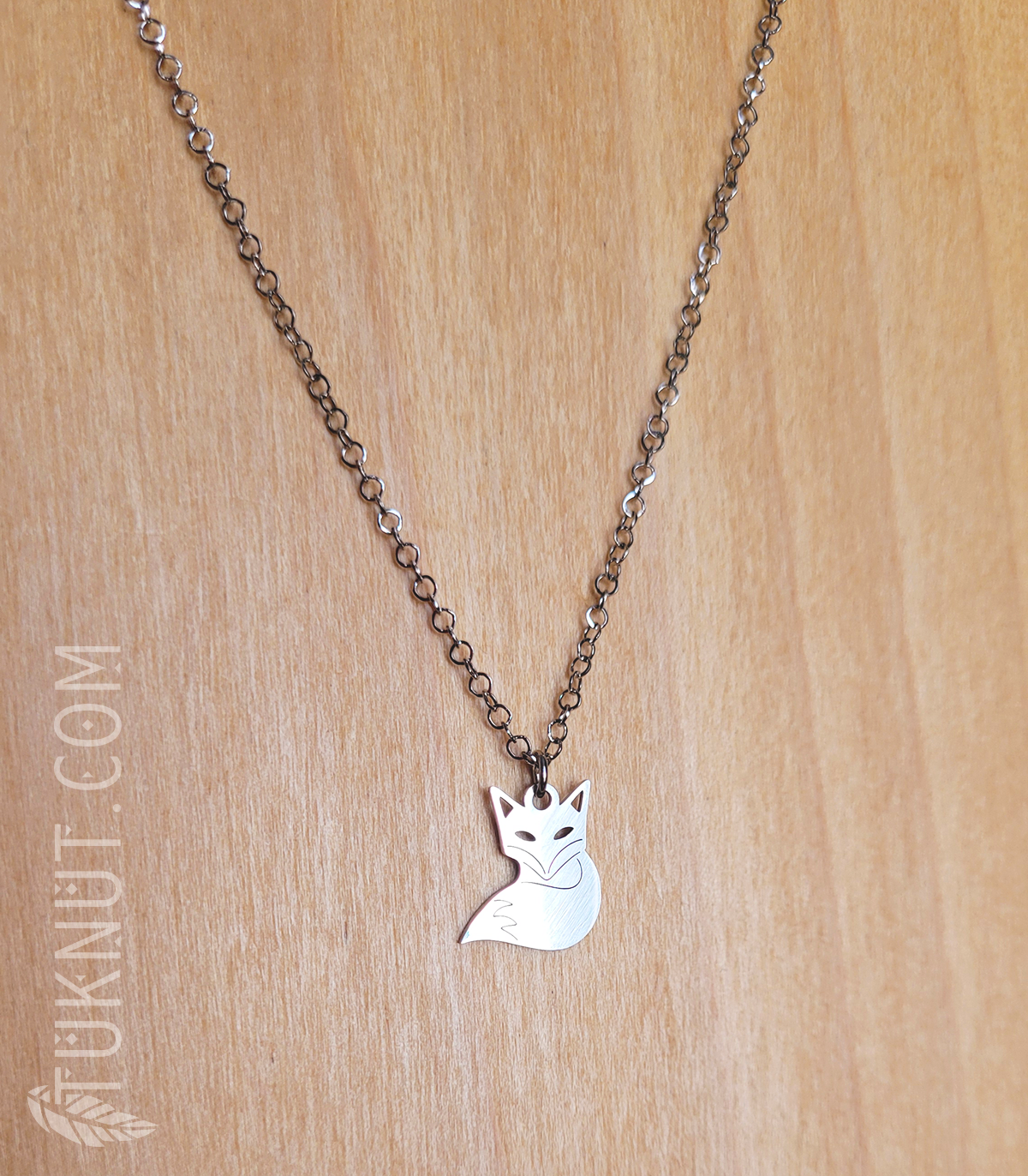Collier d'inspiration autochtone avec pendentif (renard) en acier inoxydable (couleur : argent) TUKNUT