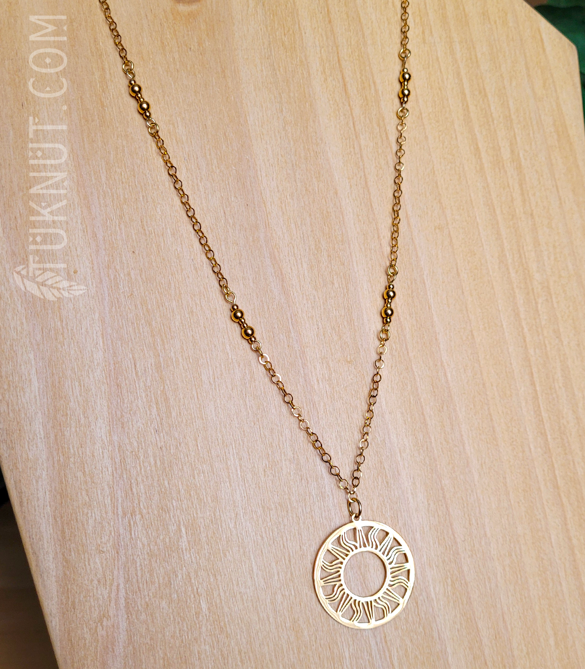 Collier d'inspiration autochtone en acier inoxydable avec pendentif (soleil) (couleur : or) TUKNUT