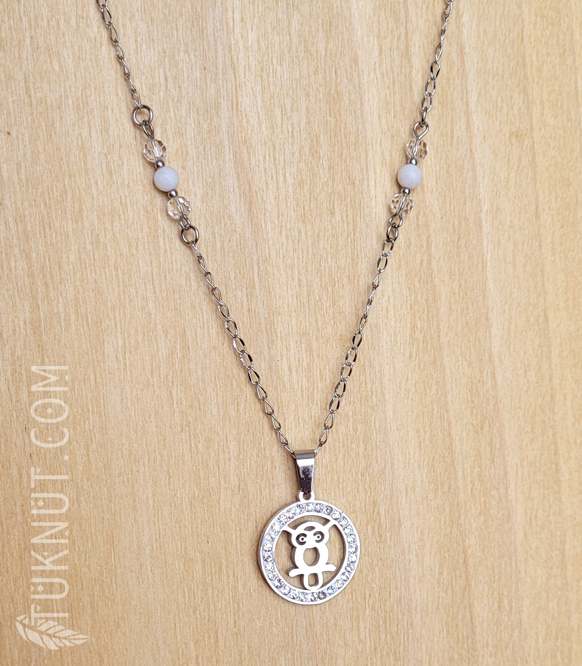 Collier d'inspiration autochtone avec pendentif (hibou avec pierre du rhin) en acier inoxydable avec cristal et obsidienne (couleurs : translucide, blanc et argent) TUKNUT
