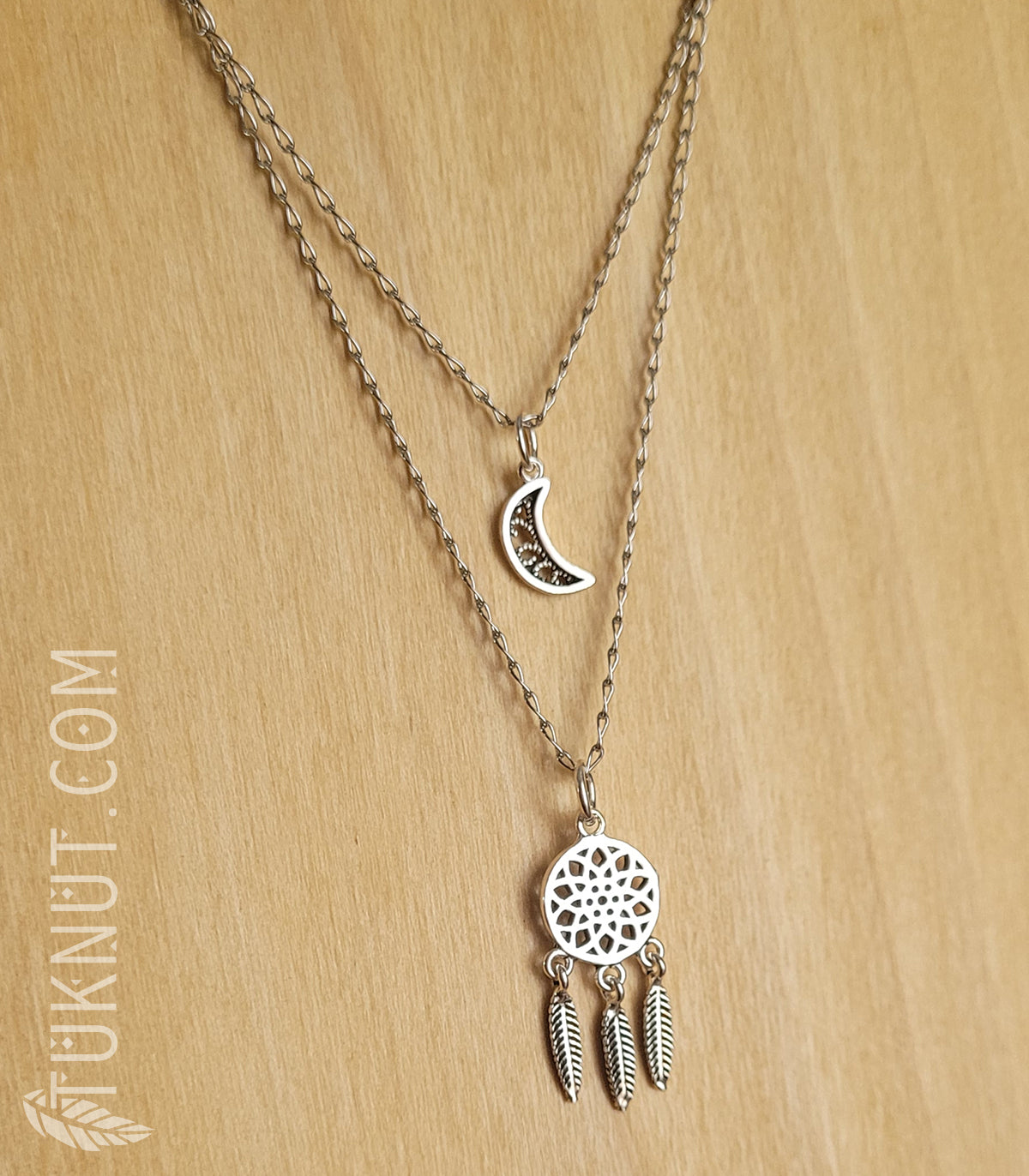 Collier d'inspiration autochtone en acier inoxydable; avec pendentifs (lune et capteur de rêve) en argent Sterling 925 (couleur : argent) TUKNUT