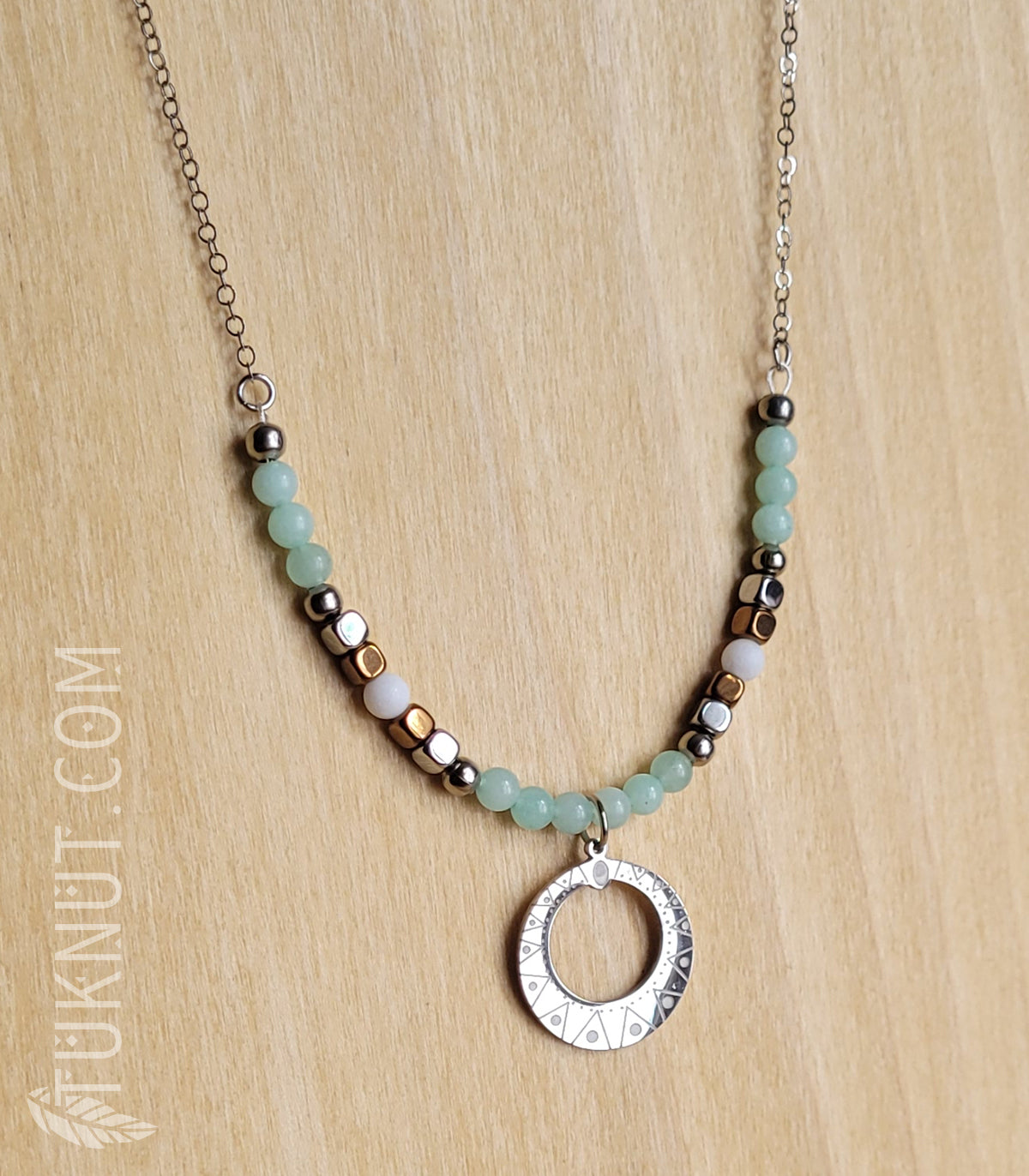 Collier d'inspiration autochtone avec pendentif (soleil) en acier inoxydable avec amazonite, hématite et obsidienne (couleurs : turquoise pâle, blanc, cuivre et argent) TUKNUT