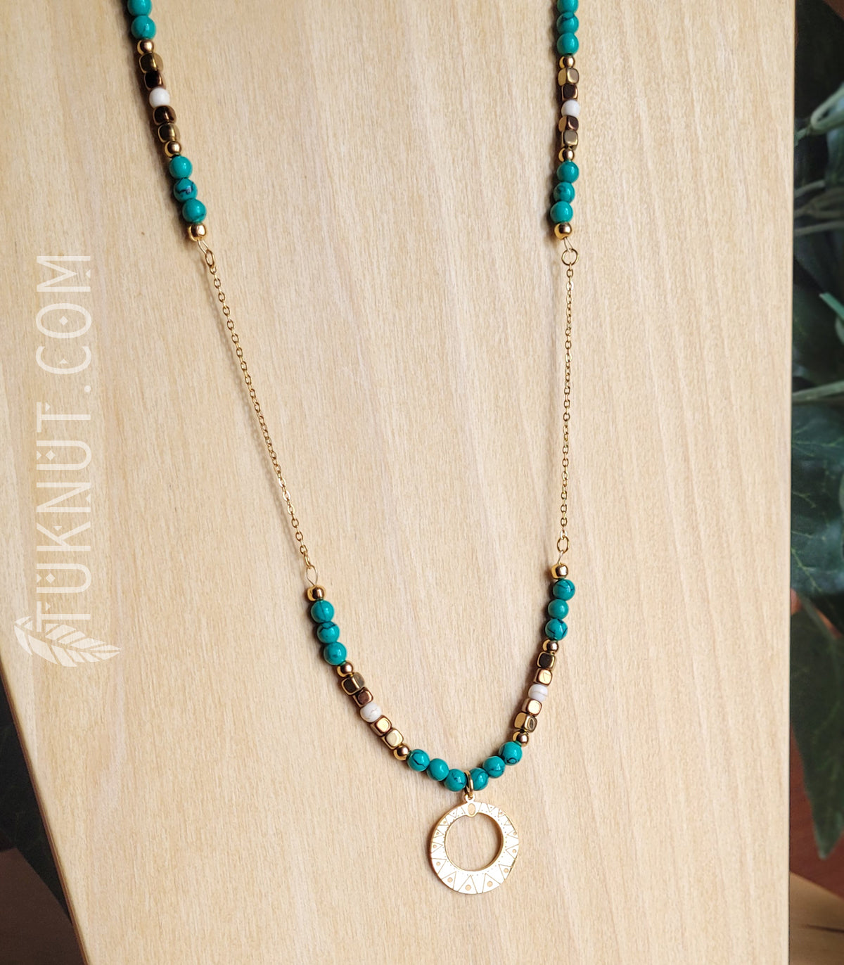 Collier d'inspiration autochtone avec pendentif (soleil) en acier inoxydable avec turquoise et hématite (couleurs : vert, beige, cuivre et or) TUKNUT