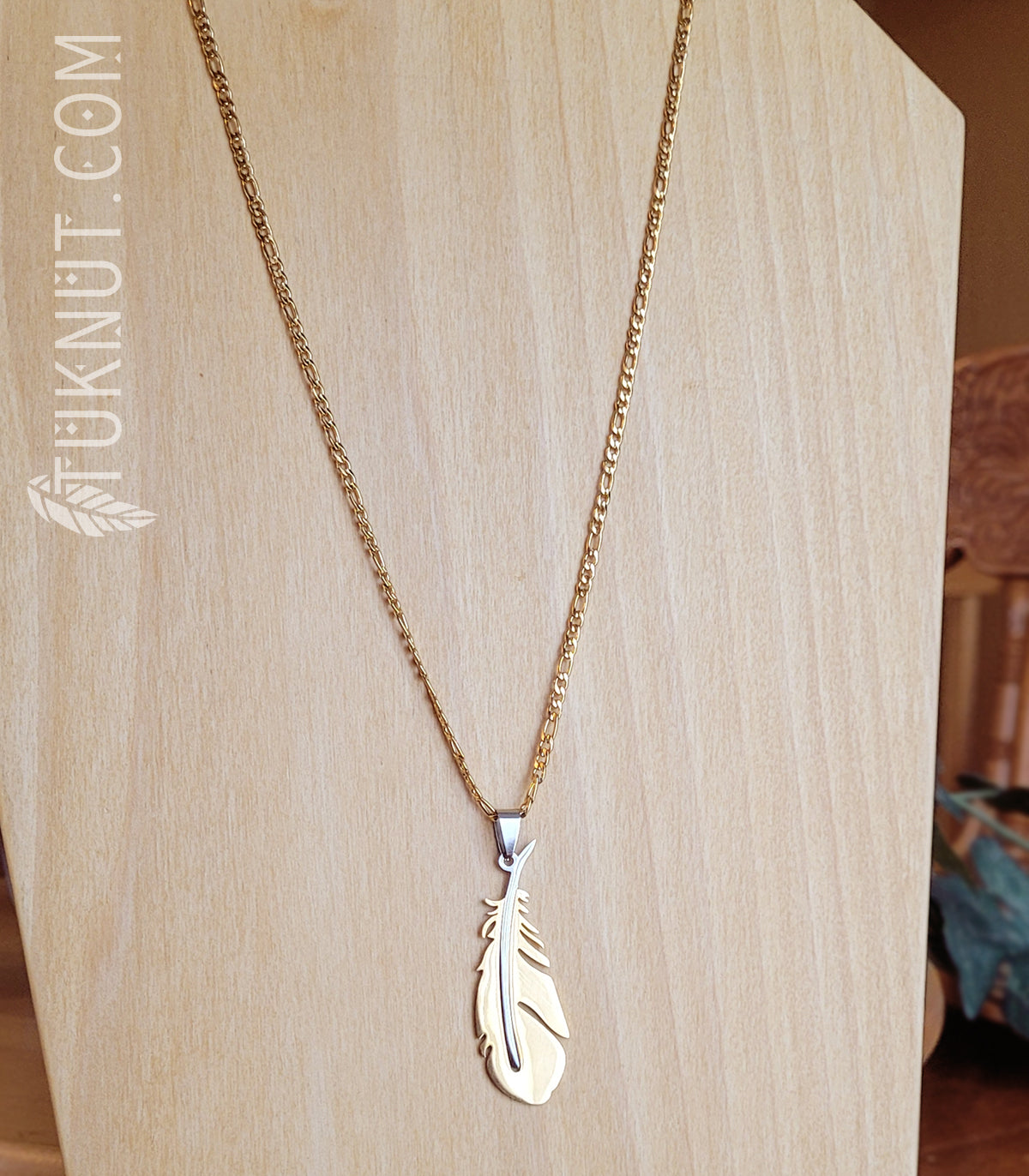 Collier Plume et chaîne dorée • C91