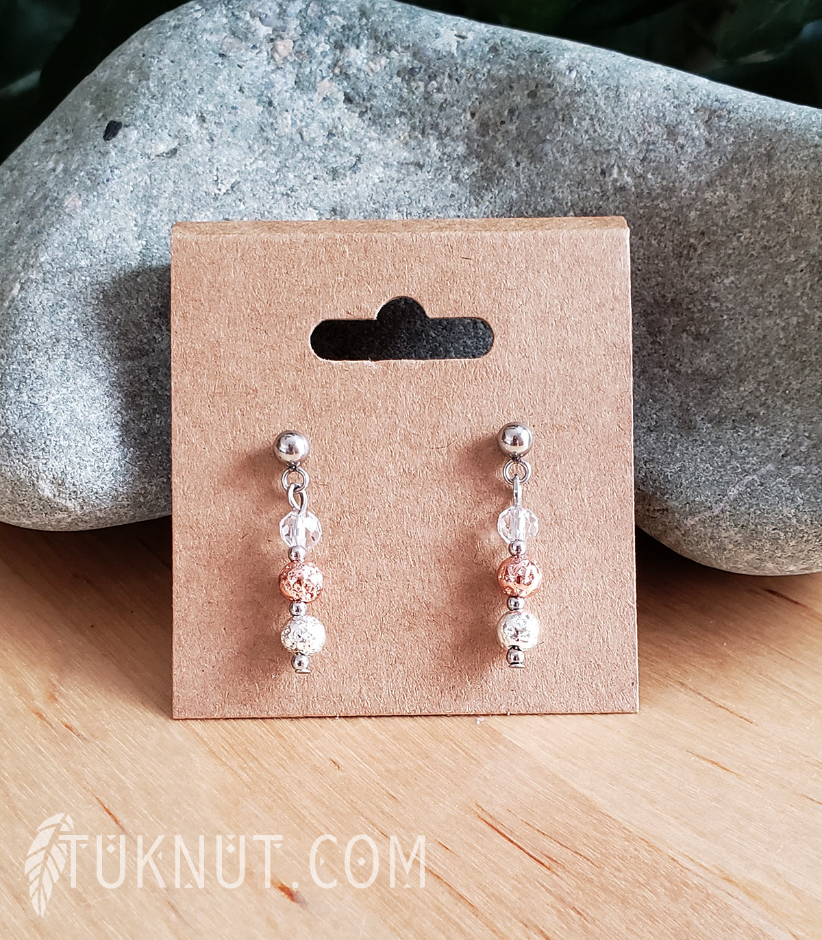 Boucles d'oreilles (tiges et papillons) en acier inoxydable avec pierre volcanique et cristal (couleurs : argent, or rose et transparent) TUKNUT