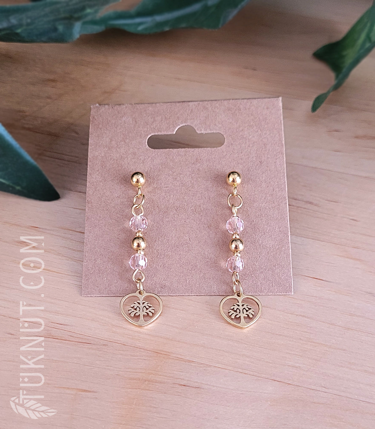 Boucles d'oreilles (tiges et papillons) d'inspiration autochtone; avec pendentifs (Arbre de vie dans un coeur) en acier inoxydable avec billes de cristal (couleurs : or et rose) TUKNUT