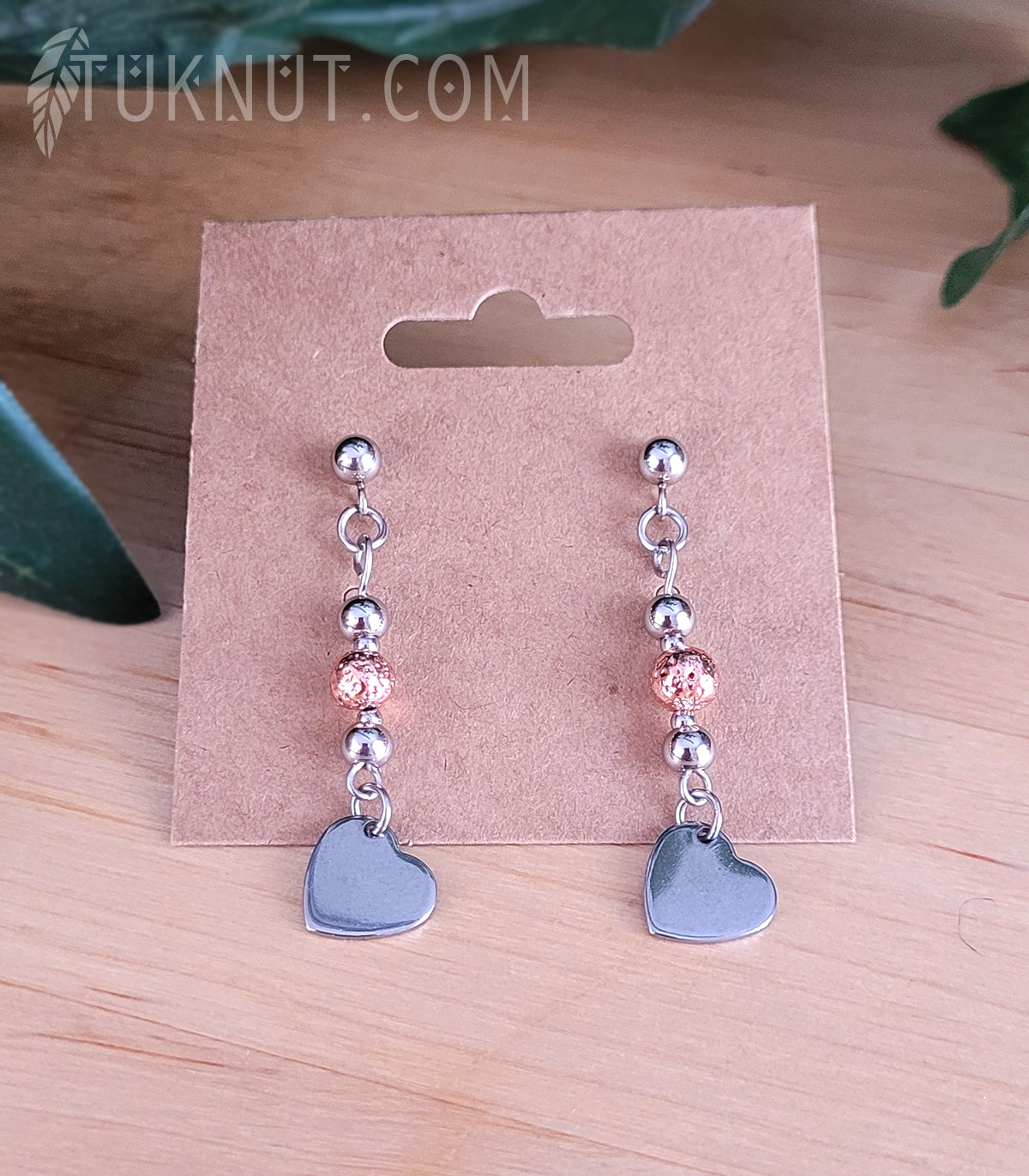 Boucles d'oreilles (tiges et papillons) avec pendentifs (coeur) en acier inoxydable et pierre volcanique (couleurs : argent et or rose) TUKNUT