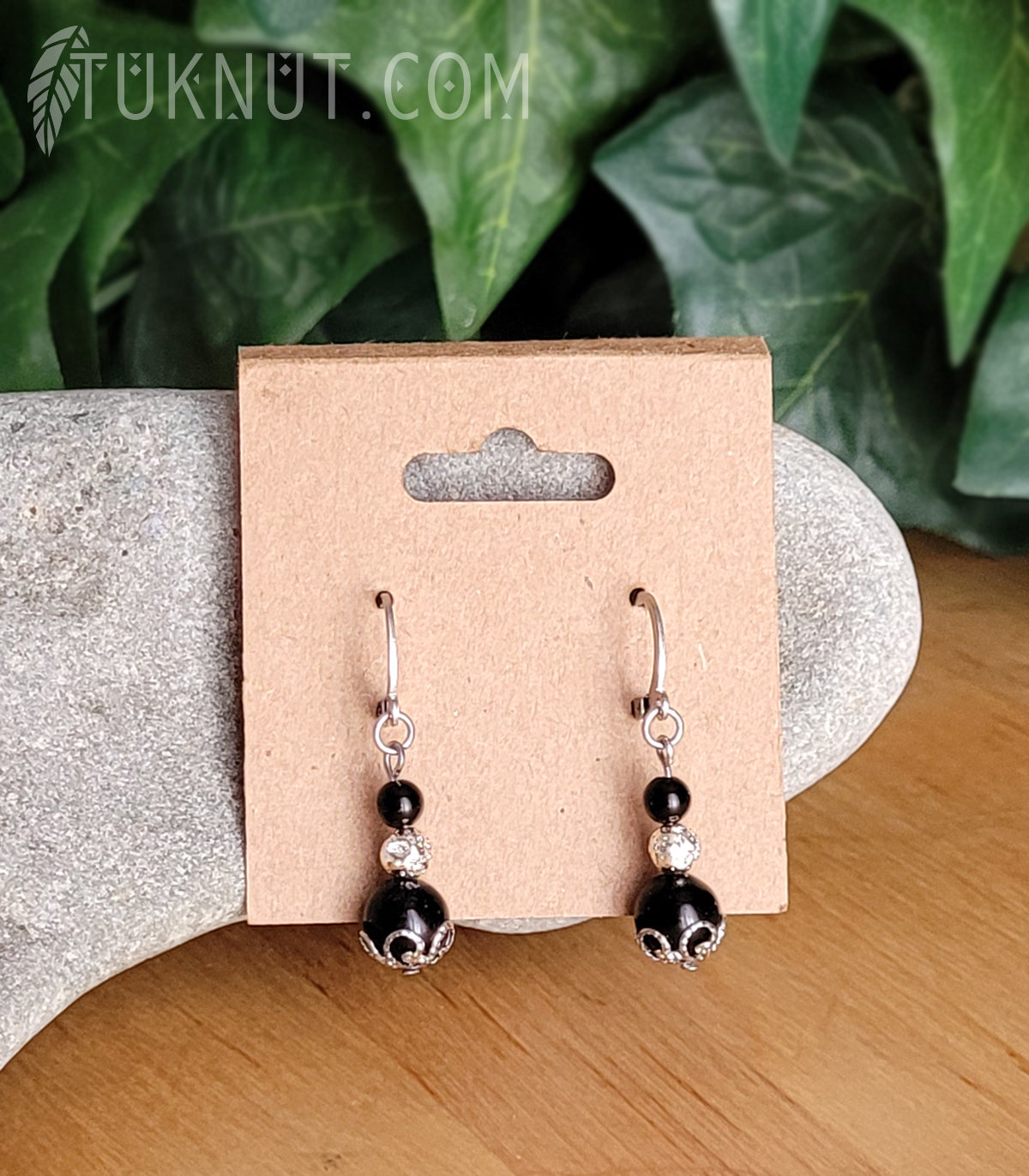 Boucles d'oreilles (à levier) en acier inoxydable avec onyx et pierres volcaniques (couleurs : noir et argent) TUKNUT