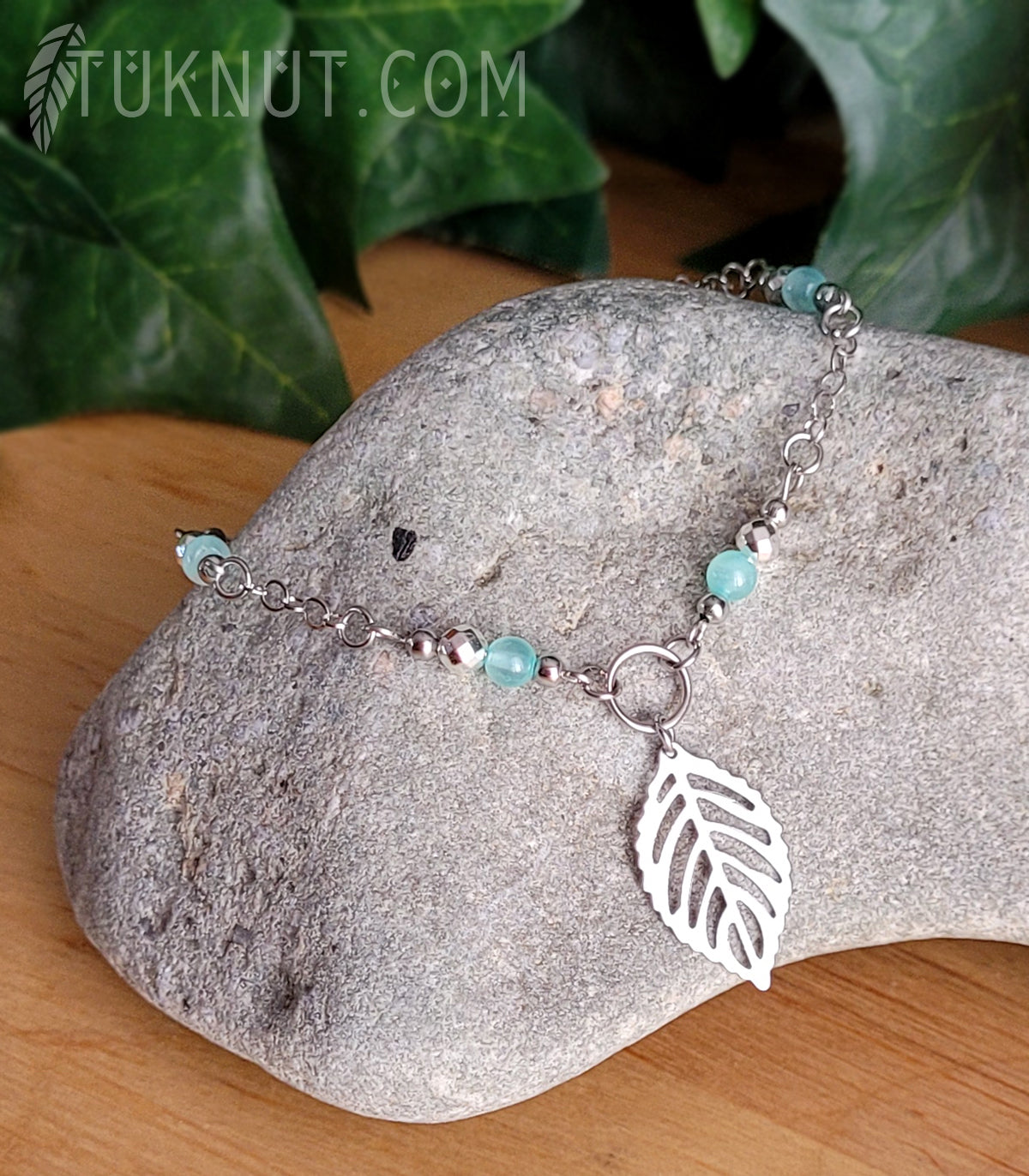 Bracelet avec breloque (feuille) en acier inoxydable; avec jade arc-en-ciel turquoise et hématite (couleurs : argent et turquoise) TUKNUT