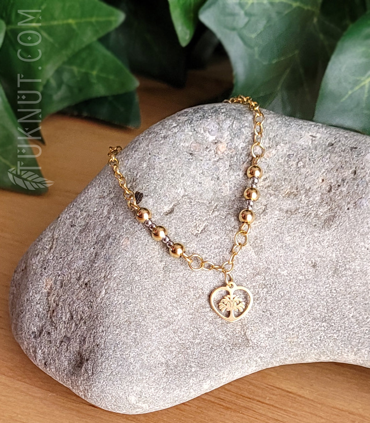 Bracelet d'inspiration autochtone en acier inoxydable avec arbre de vie dans un coeur doré (couleurs : or et argent) TUKNUT
