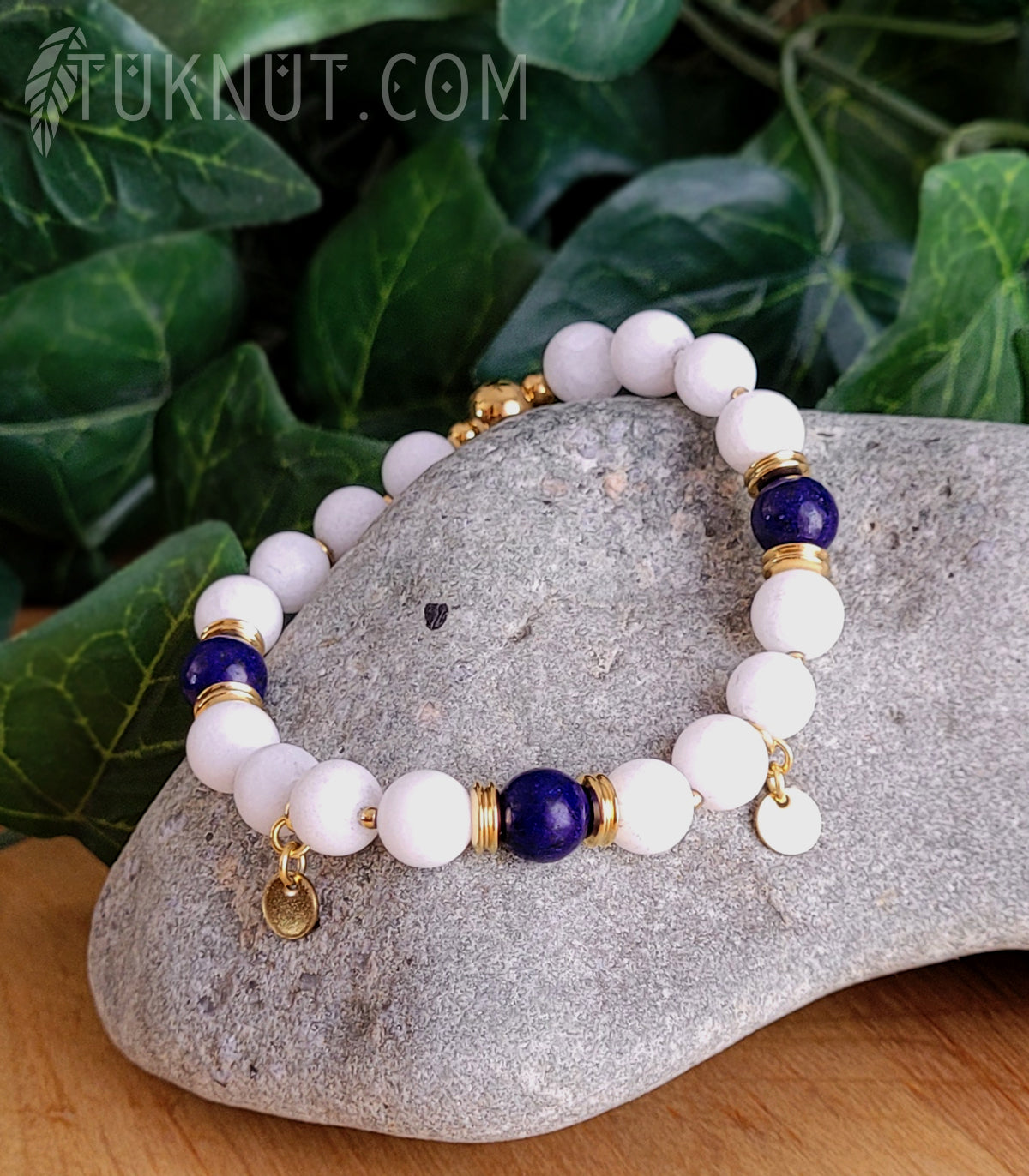 Bracelet extensible avec obsidienne blanche, lapis lazuli et acier inoxydable (couleurs : blanc, bleu et or) TUKNUT
