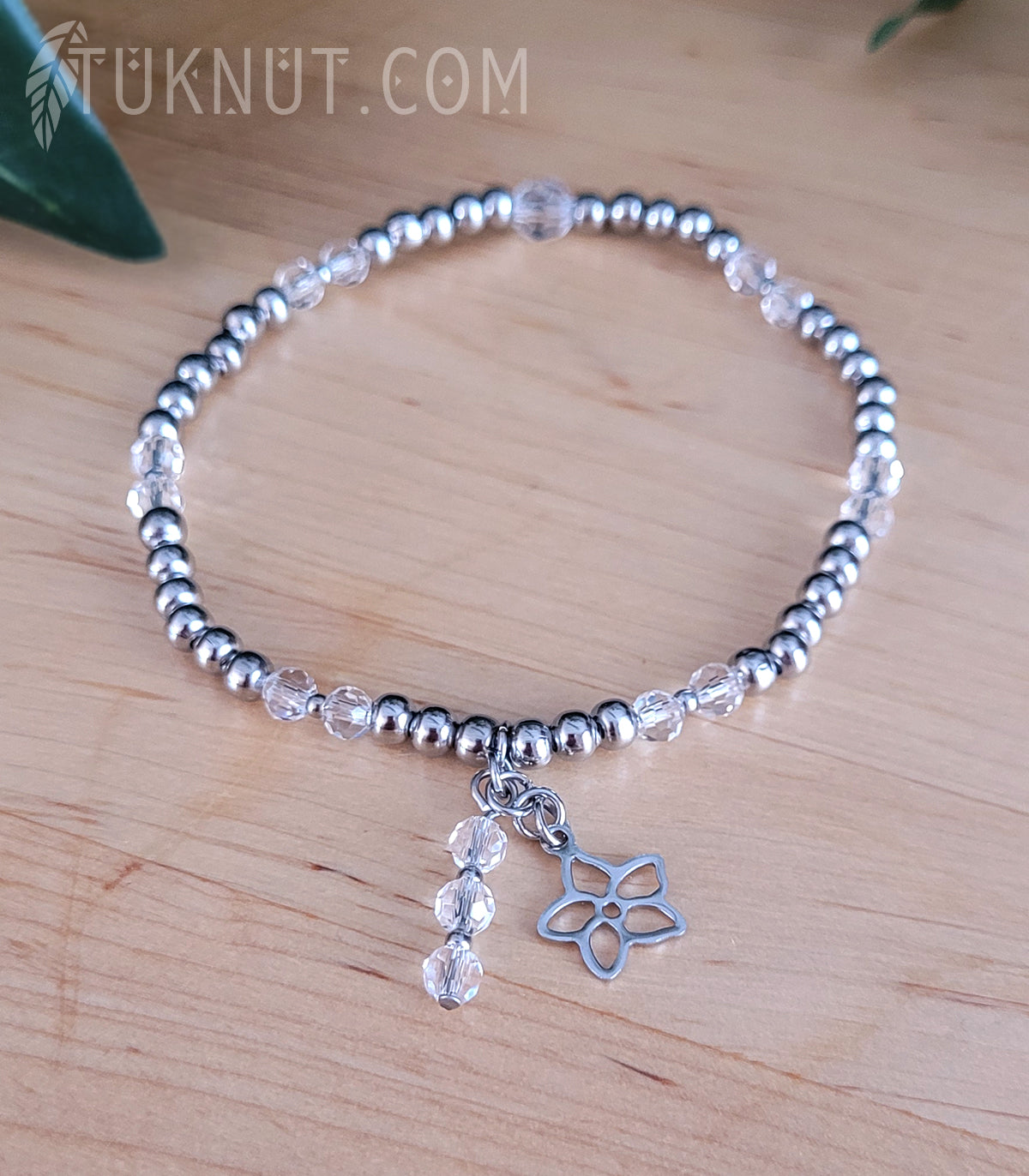 Bracelet extensible avec cristal et avec billes et breloque (petite fleur) en acier inoxydable (couleurs : translucide et argent) TUKNUT