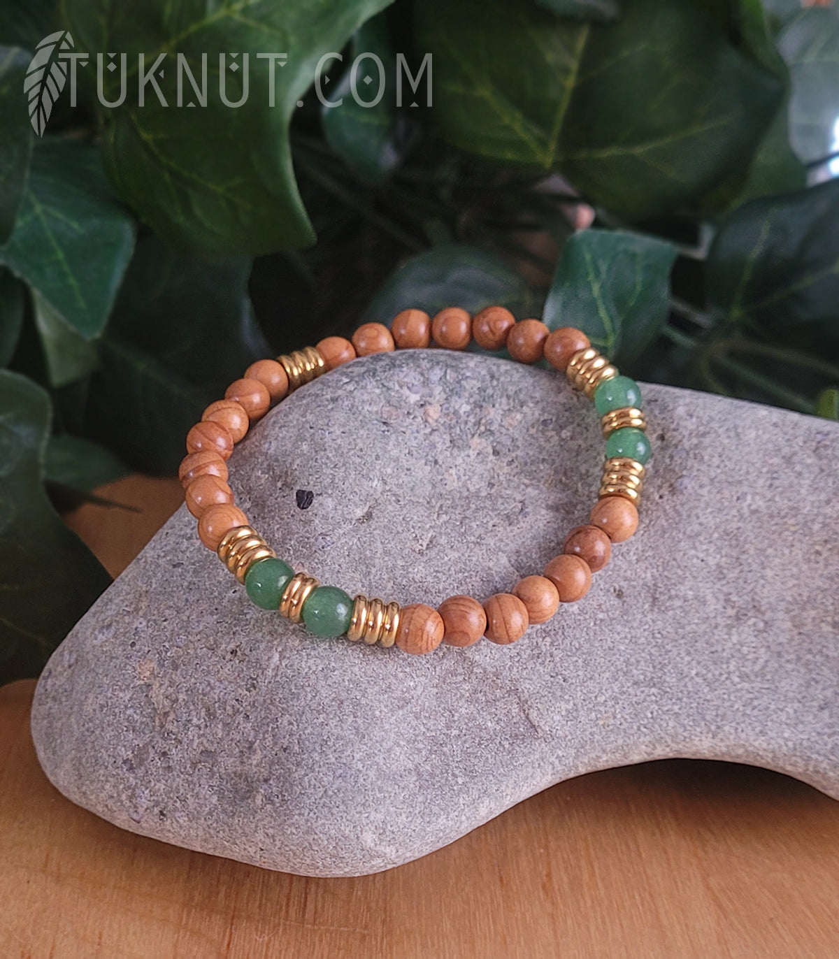 Bracelet extensible d'inspiration autochtone avec bois Pilger, jade et acier inoxydable (couleurs : brun pâle, vert et or) TUKNUT