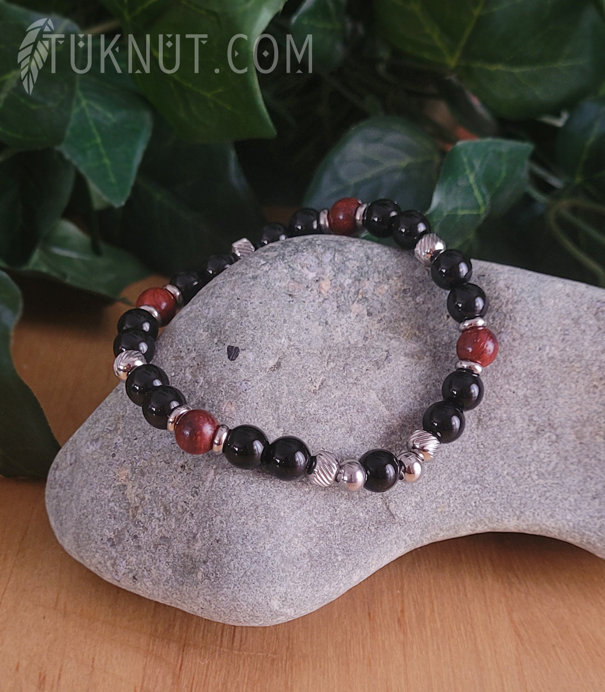 Bracelet extensible avec onyx, bois et acier inoxydable (couleurs : noir, brun/rouge et argent) TUKNUT