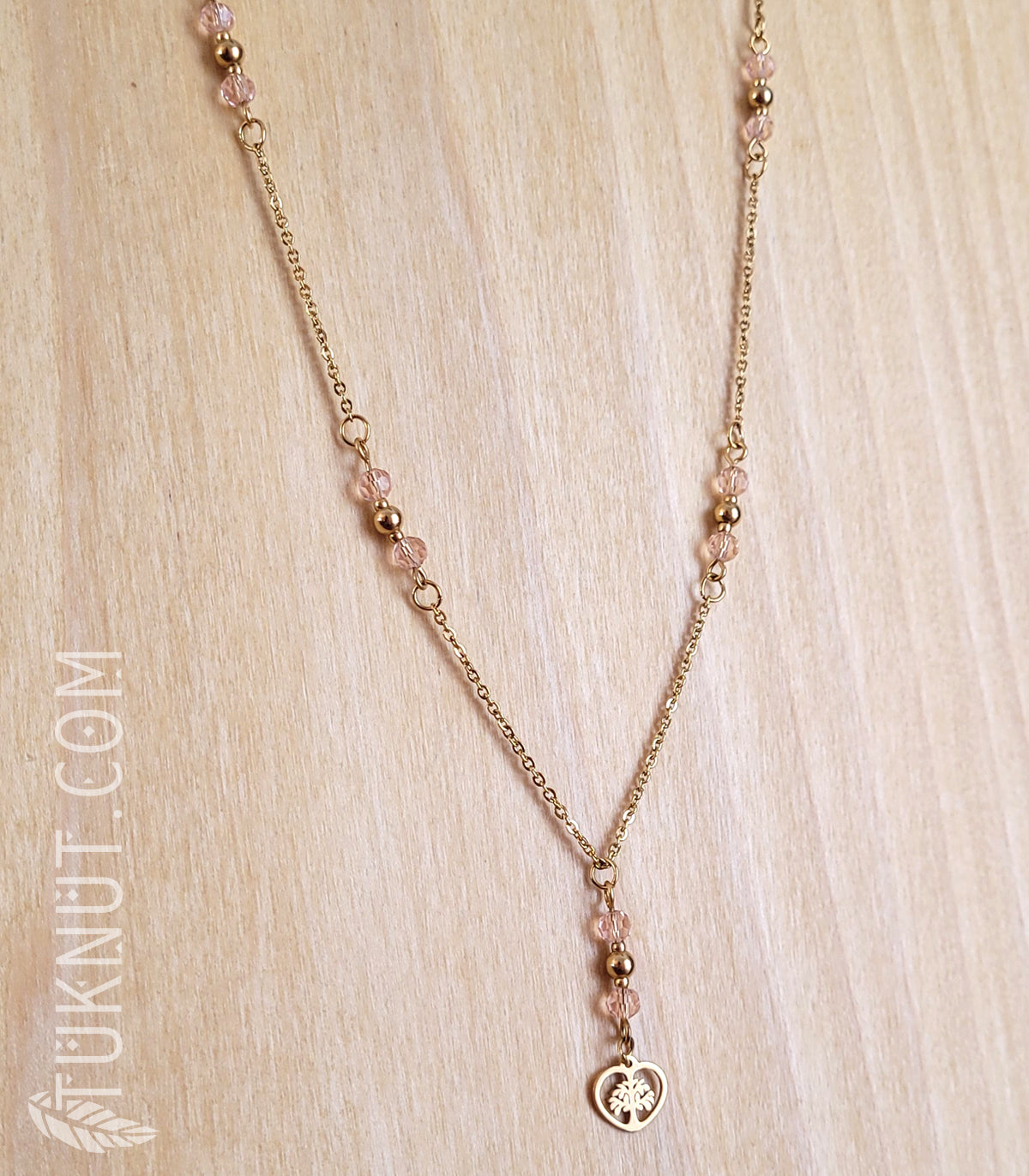 Collier d'inspiration autochtone avec pendentif (arbre de vie dans un coeur doré) en acier inoxydable avec cristal rose (couleurs : or et rose) TUKNUT