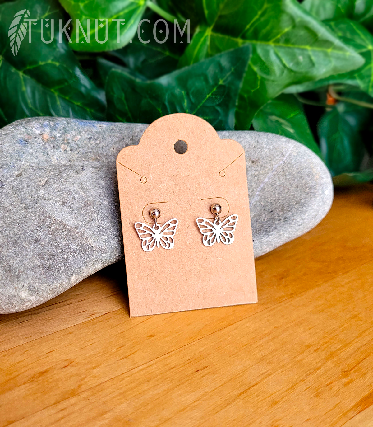 Boucles d'oreilles (tiges et papillons) d'inspiration autochtone; avec pendentifs (papillon) en acier inoxydable (couleur : argent) TUKNUT