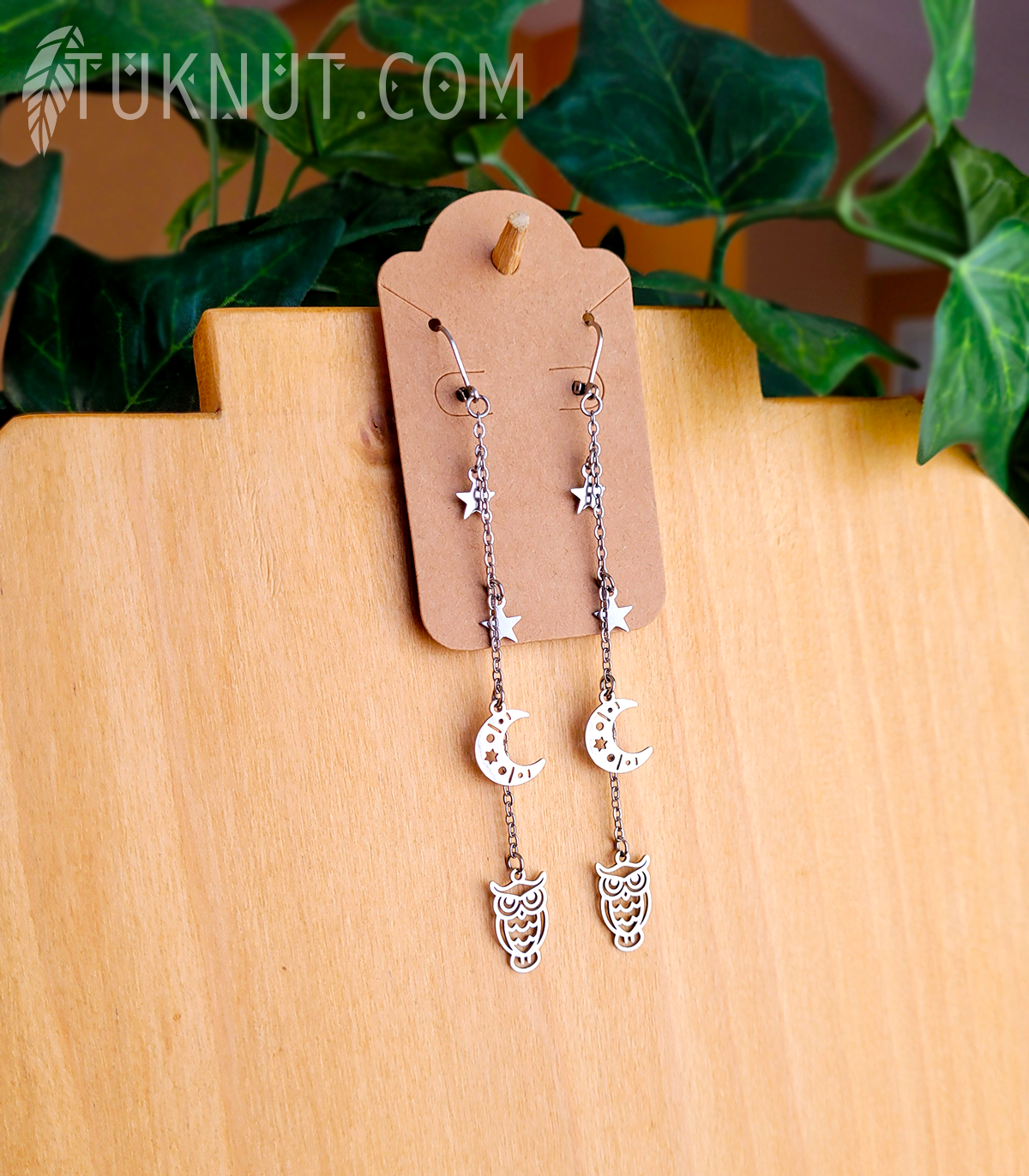 Boucles d'oreilles (à levier) d'inspiration autochtone avec breloques (étoile, lune et hibou) sur chaîne en acier inoxydable (choix de couleurs : argent ou or) TUKNUT