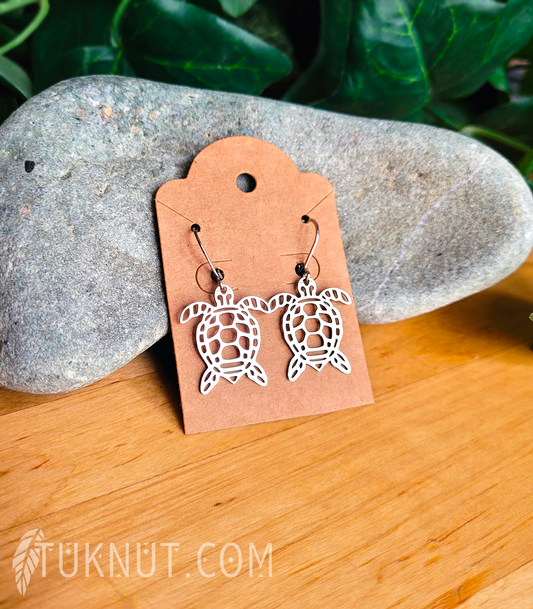 Boucles d'oreilles (à levier) d'inspiration autochtone; avec pendentifs (Tortue) en acier inoxydable (couleur : argent) TUKNUT