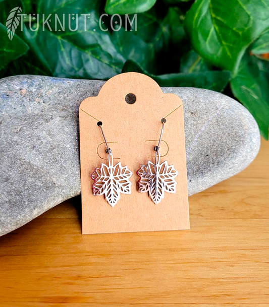 Boucles d'oreilles (à levier) d'inspiration autochtone; avec breloques (Feuille d'érable) en acier inoxydable (couleur : argent) TUKNUT