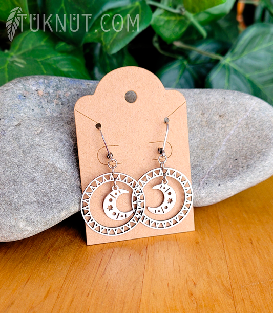 Boucles d'oreilles (à levier) d'inspiration autochtone en acier inoxydable avec breloques (Soleil avec la lune et les étoiles) (couleur : argent) TUKNUT