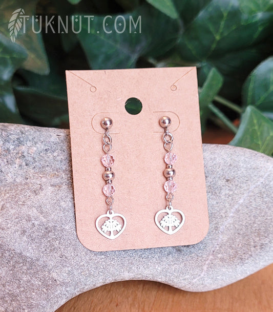 Boucles d'oreilles (tiges et papillons) d'inspiration autochtone; avec pendentifs (Arbre de vie dans un coeur) en acier inoxydable avec billes de cristal (couleurs : argent et rose) TUKNUT