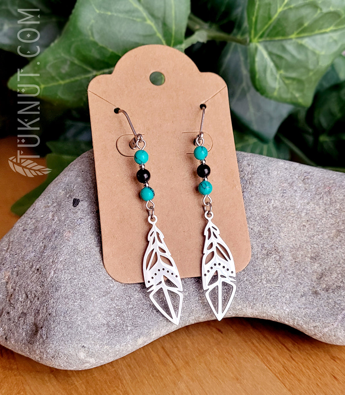 Boucles d'oreilles (à levier) d'inspiration autochtone avec pendentifs (Plume) en acier inoxydable avec turquoise et onyx (couleurs : turquoise, noir et argent) TUKNUT