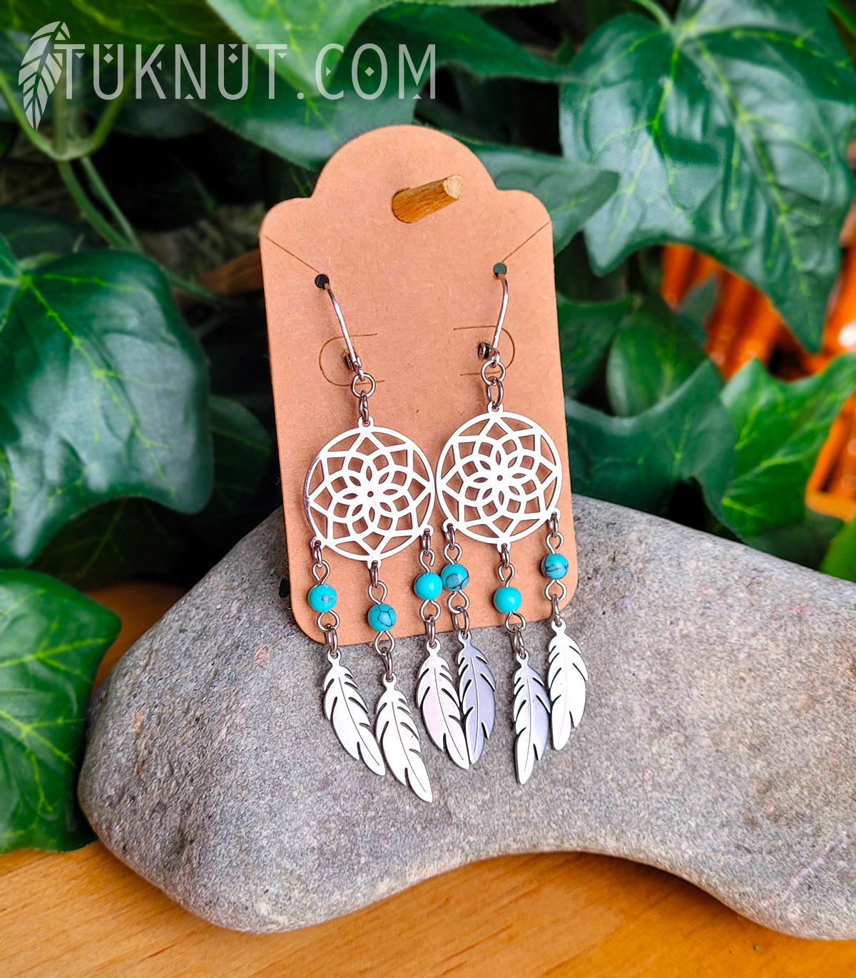 Boucles d'oreilles (à levier) d'inspiration autochtone en acier inoxydable avec pendentifs (capteur de rêves avec 3 plumes) et turquoise (couleurs : argent et turquoise) TUKNUT