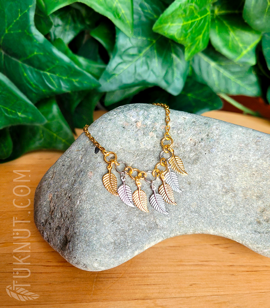 Bracelet d'inspiration autochtone en acier inoxydable avec petites feuilles dorées et argentées (couleurs : or et argent) TUKNUT
