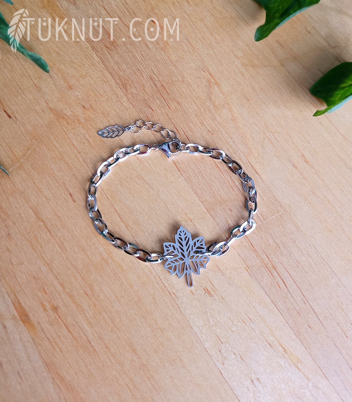 Bracelet d'inspiration autochtone avec breloques (Feuille d'érable) et (Feuille • au bout de la rallonge) en acier inoxydable (couleur : argent) TUKNUT