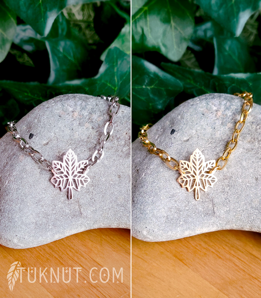 Bracelet d'inspiration autochtone avec breloques (Feuille d'érable) et (Feuille • au bout de la rallonge) en acier inoxydable (choix de couleurs : argent ou or) TUKNUT