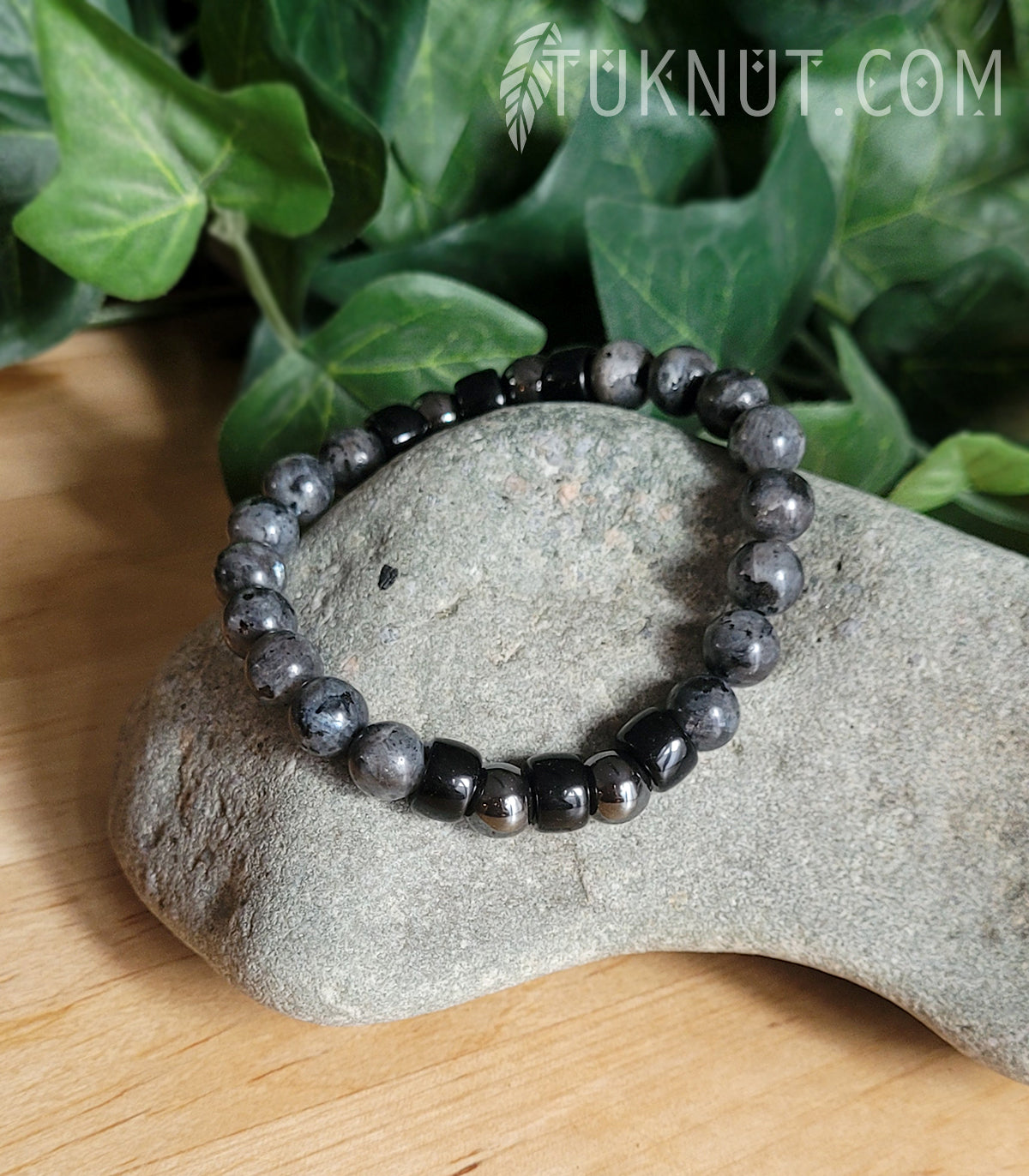 Bracelet extensible avec labradorite, verre et hématite (couleurs : gris foncé et noir) TUKNUT